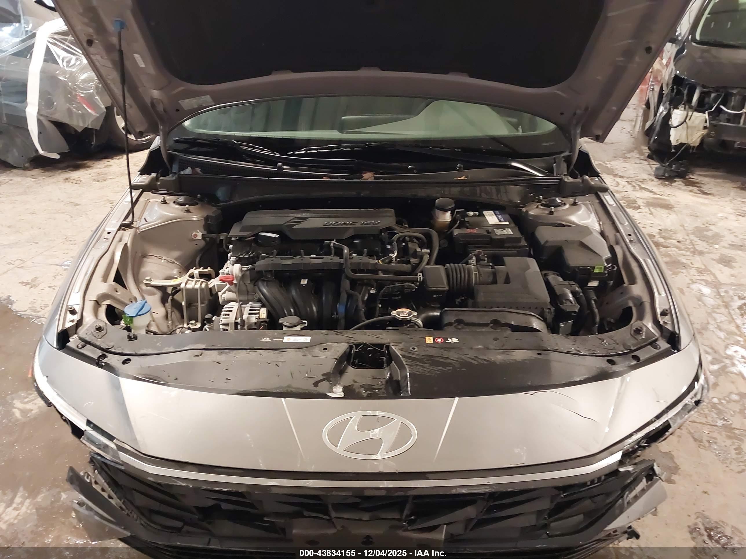 HYUNDAI ELANTRA image 10