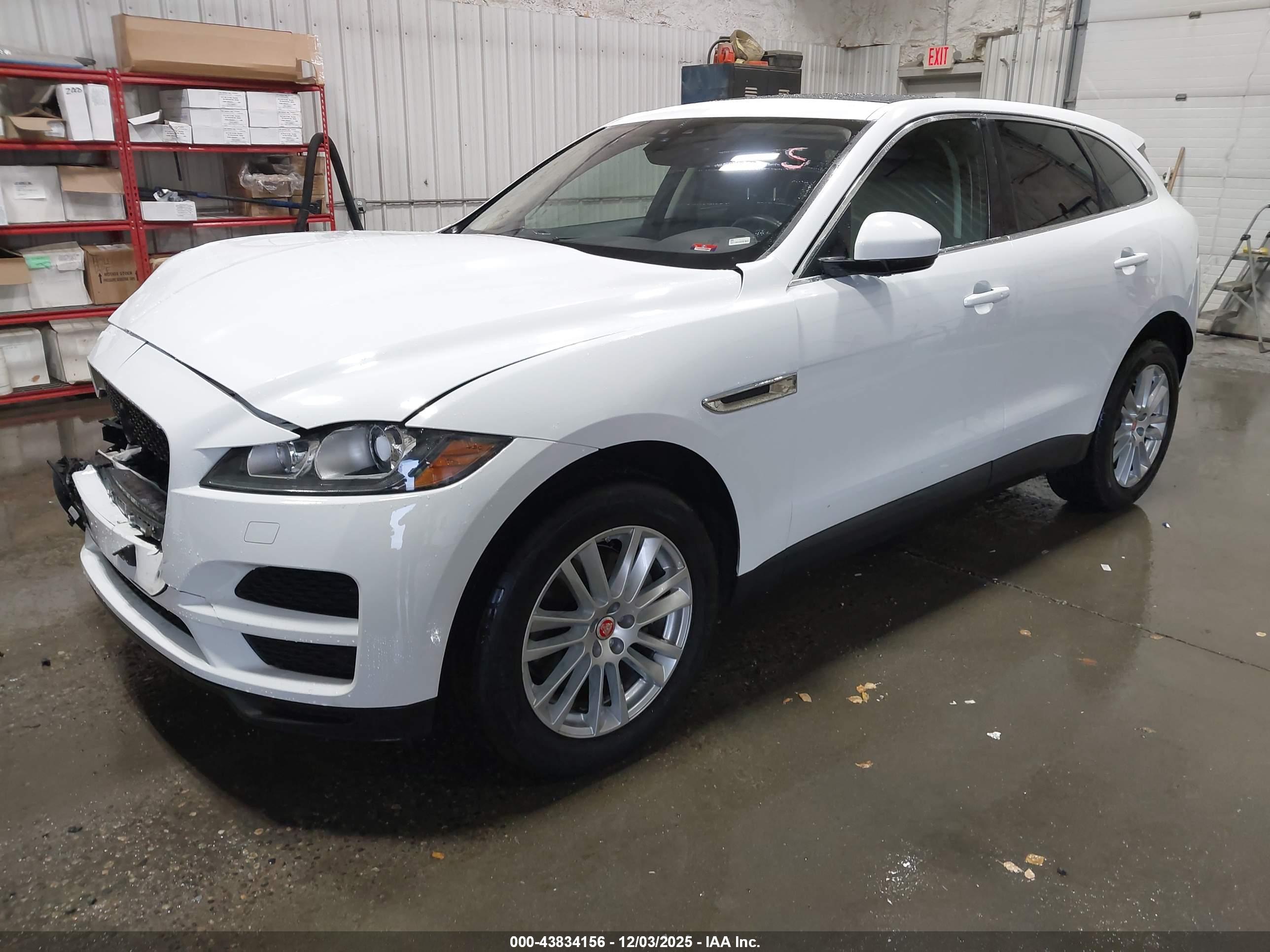 JAGUAR F-PACE image 2