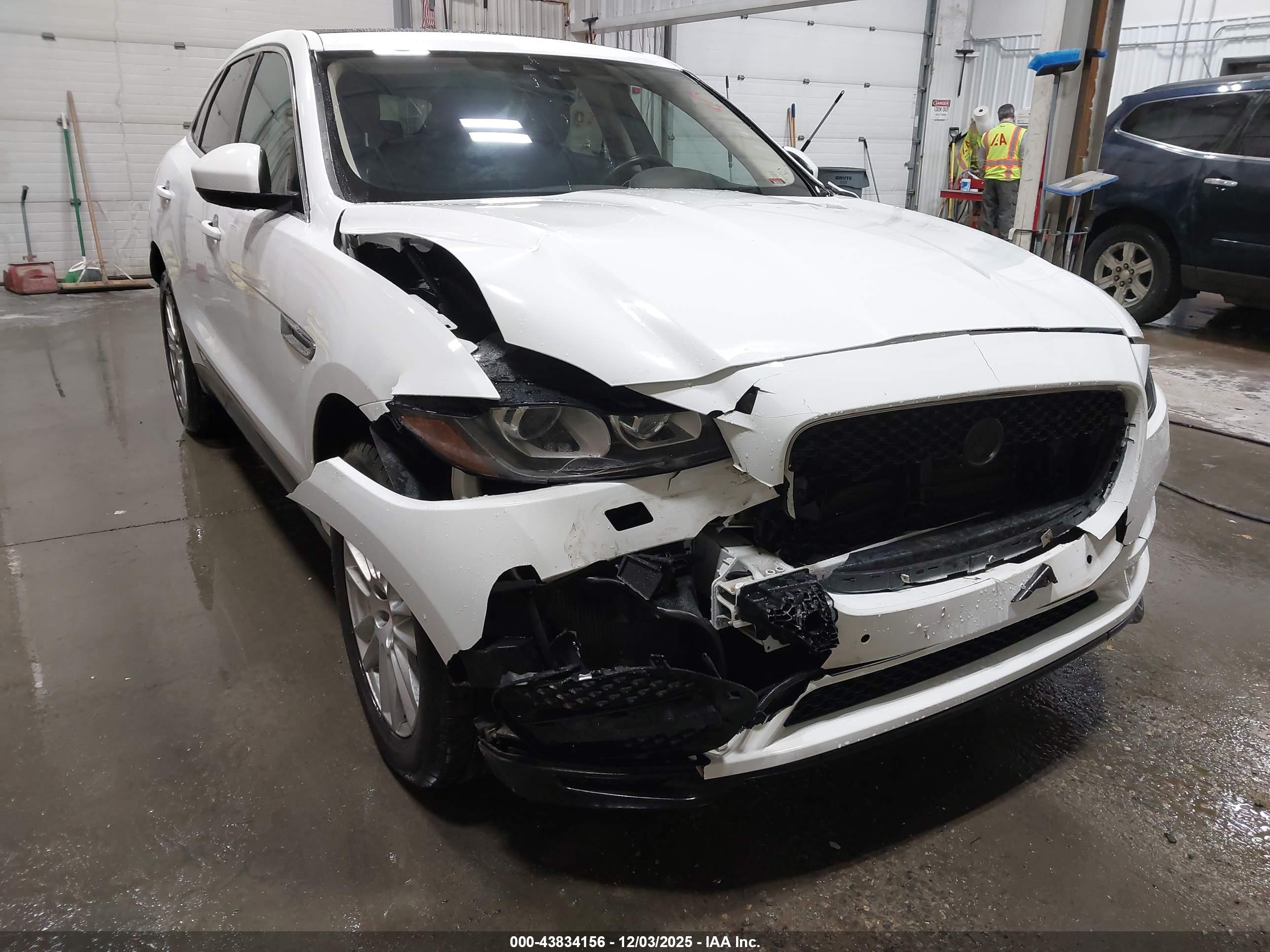 JAGUAR F-PACE image 6