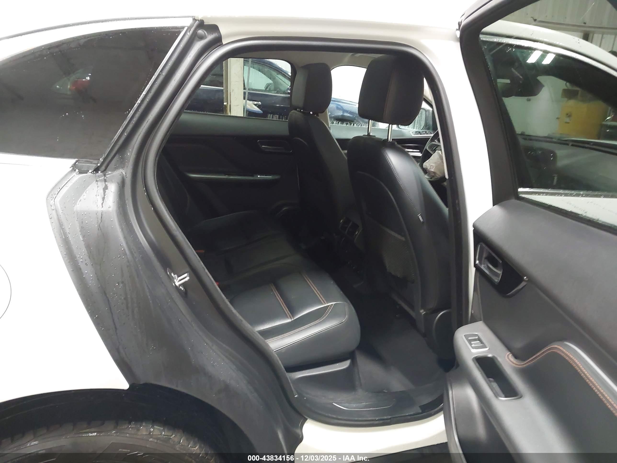 JAGUAR F-PACE image 8