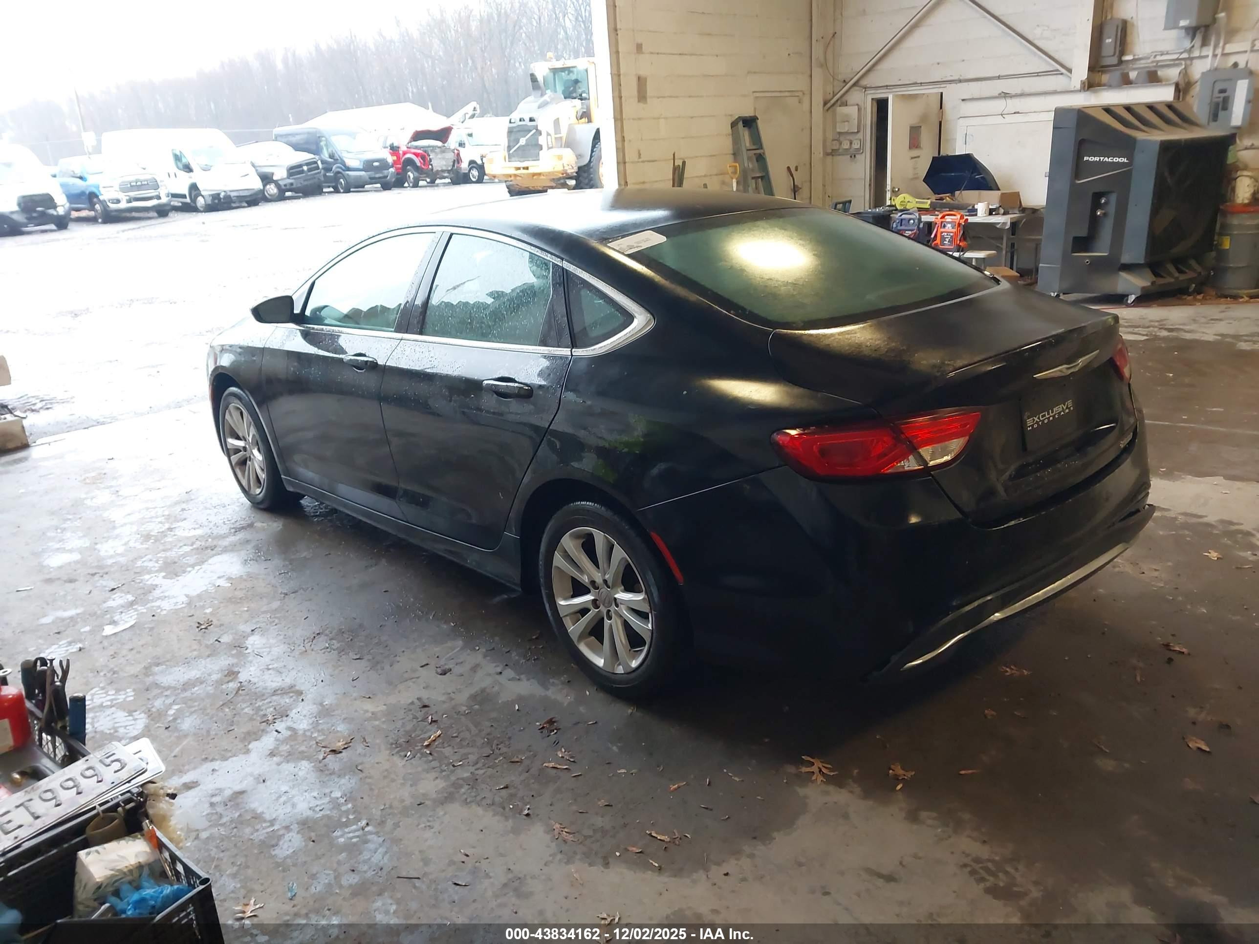 CHRYSLER 200 image 3