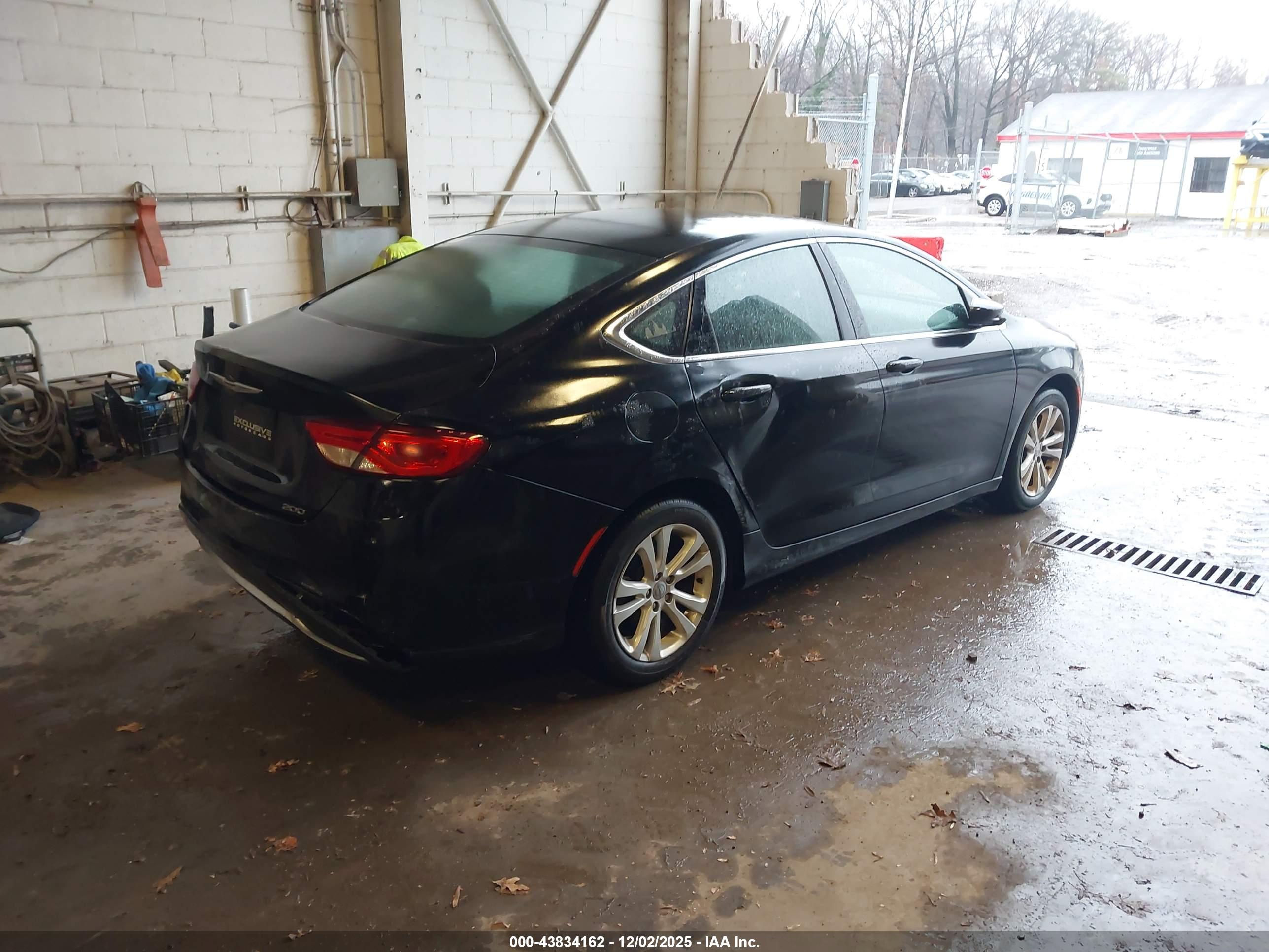 CHRYSLER 200 image 4