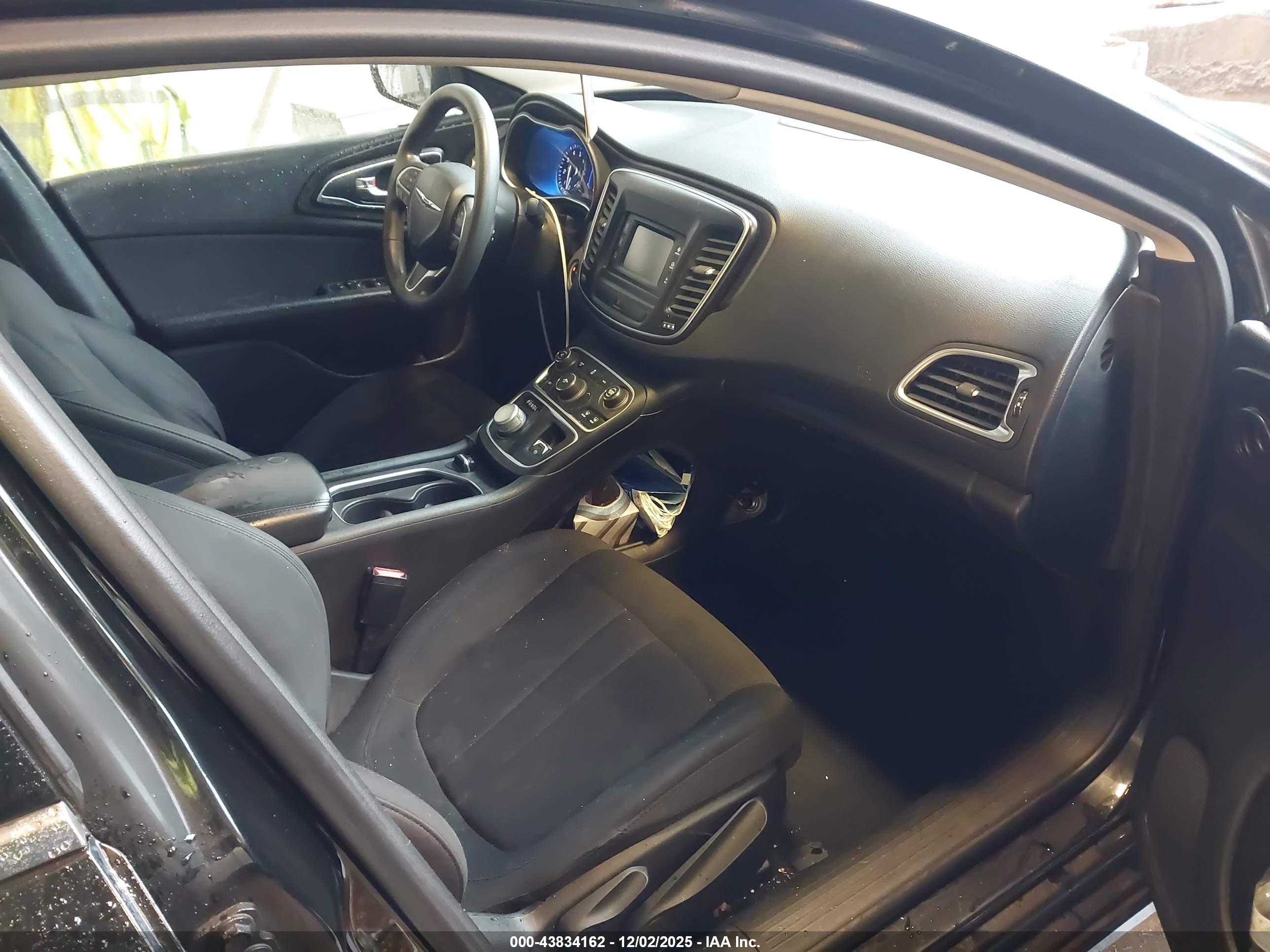 CHRYSLER 200 image 5