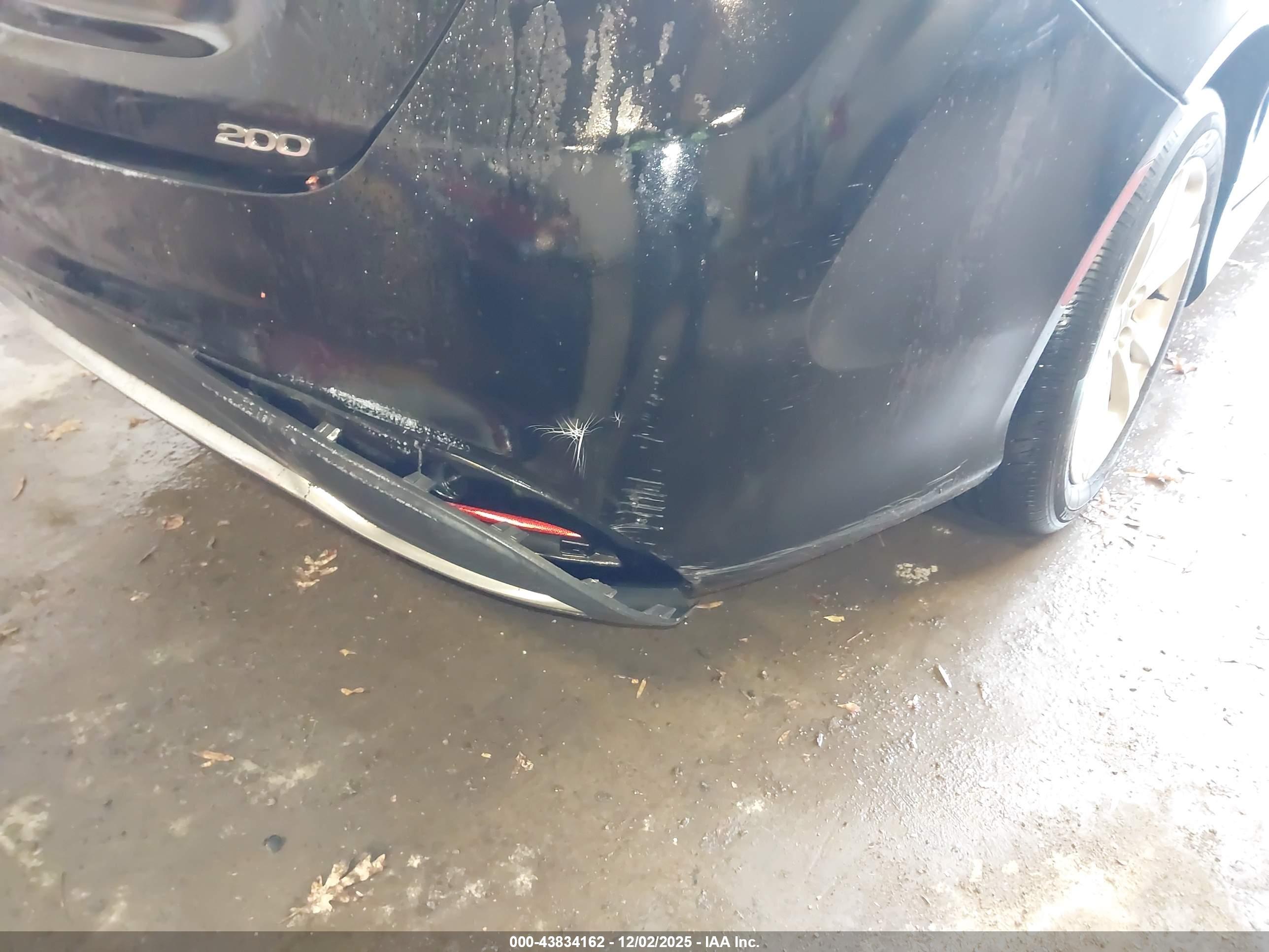 CHRYSLER 200 image 6