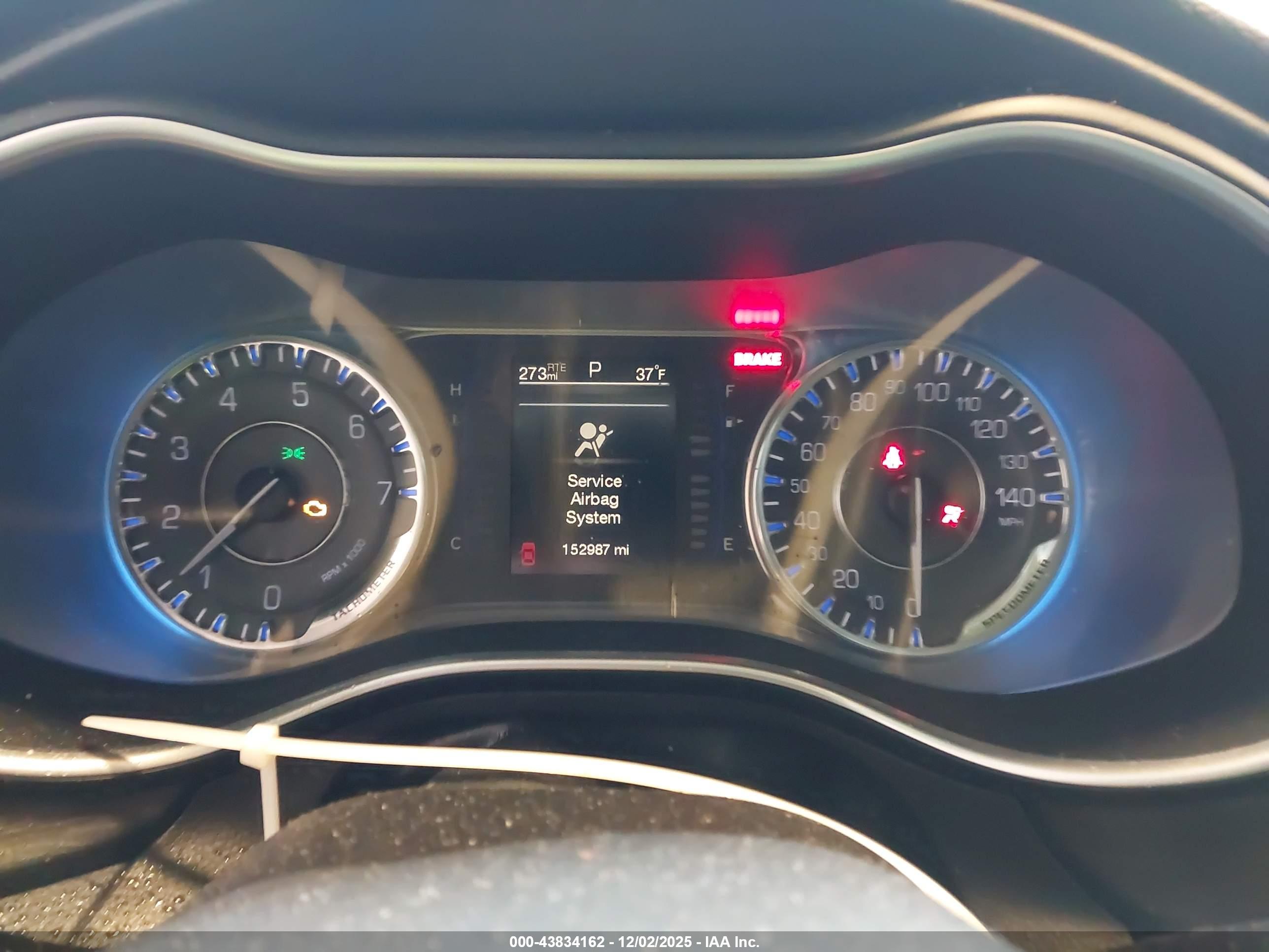 CHRYSLER 200 image 7