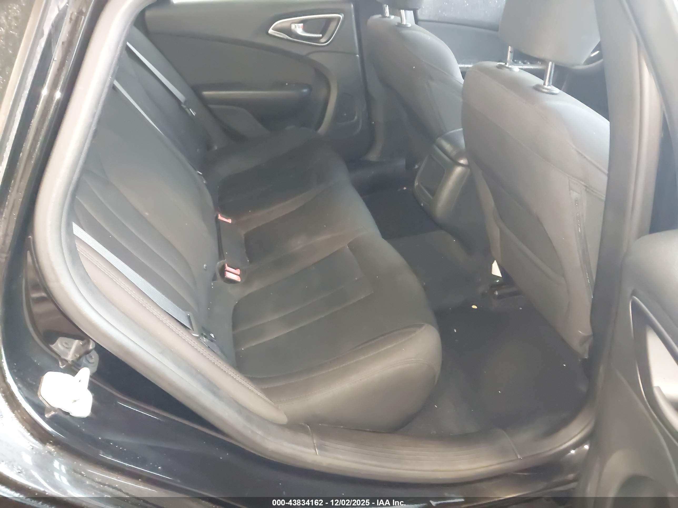 CHRYSLER 200 image 8