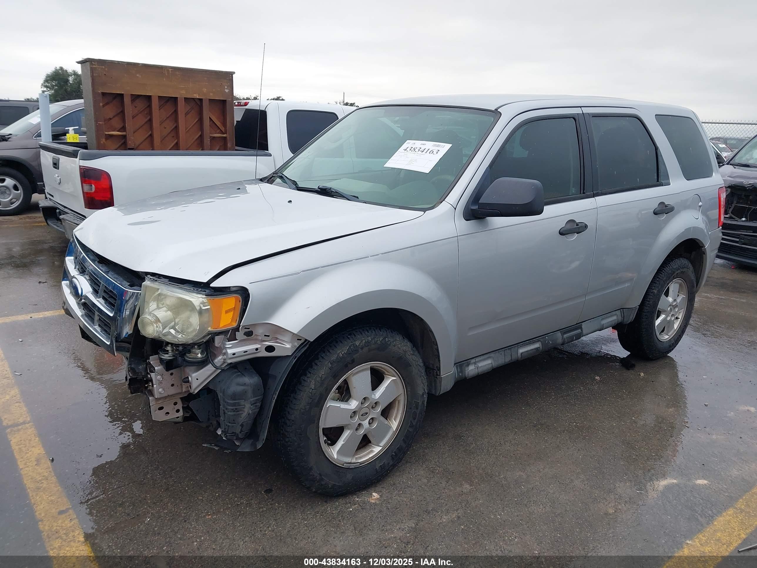 FORD ESCAPE image 2