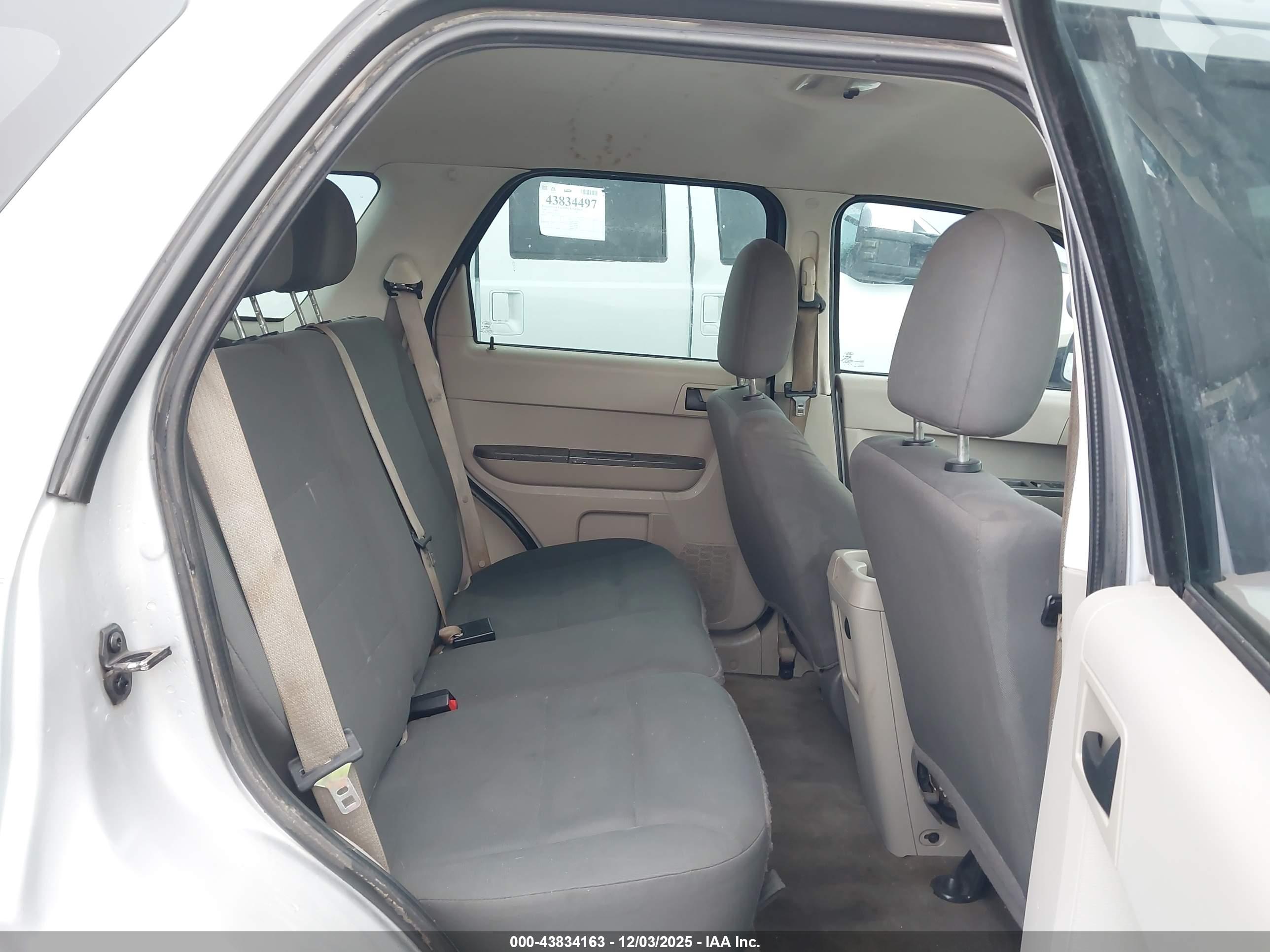 FORD ESCAPE image 8
