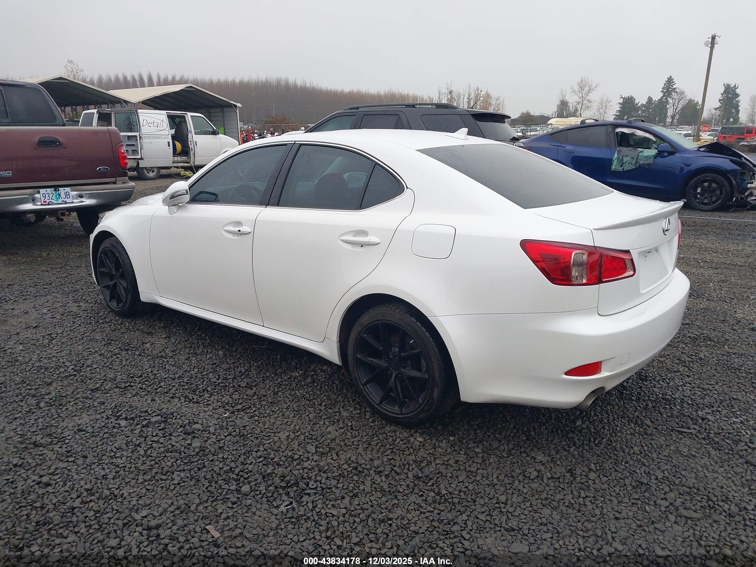 LEXUS IS image 3