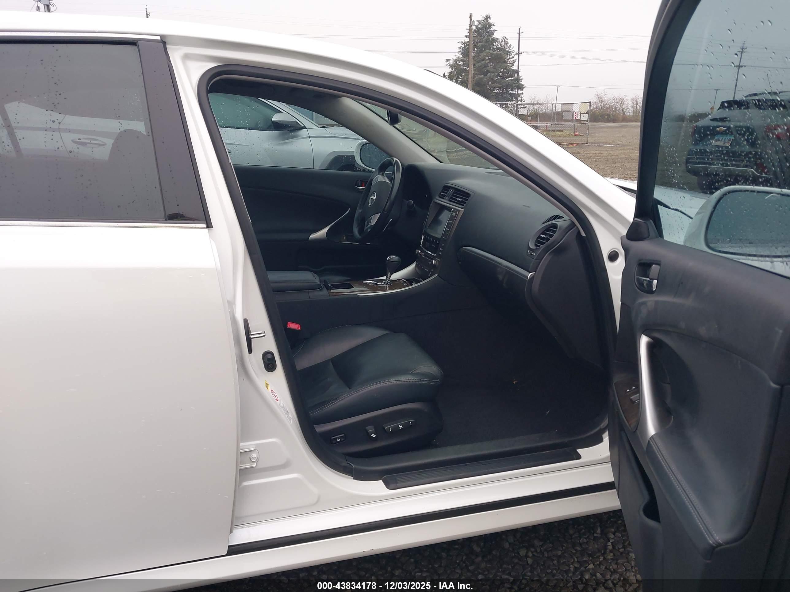 LEXUS IS image 5