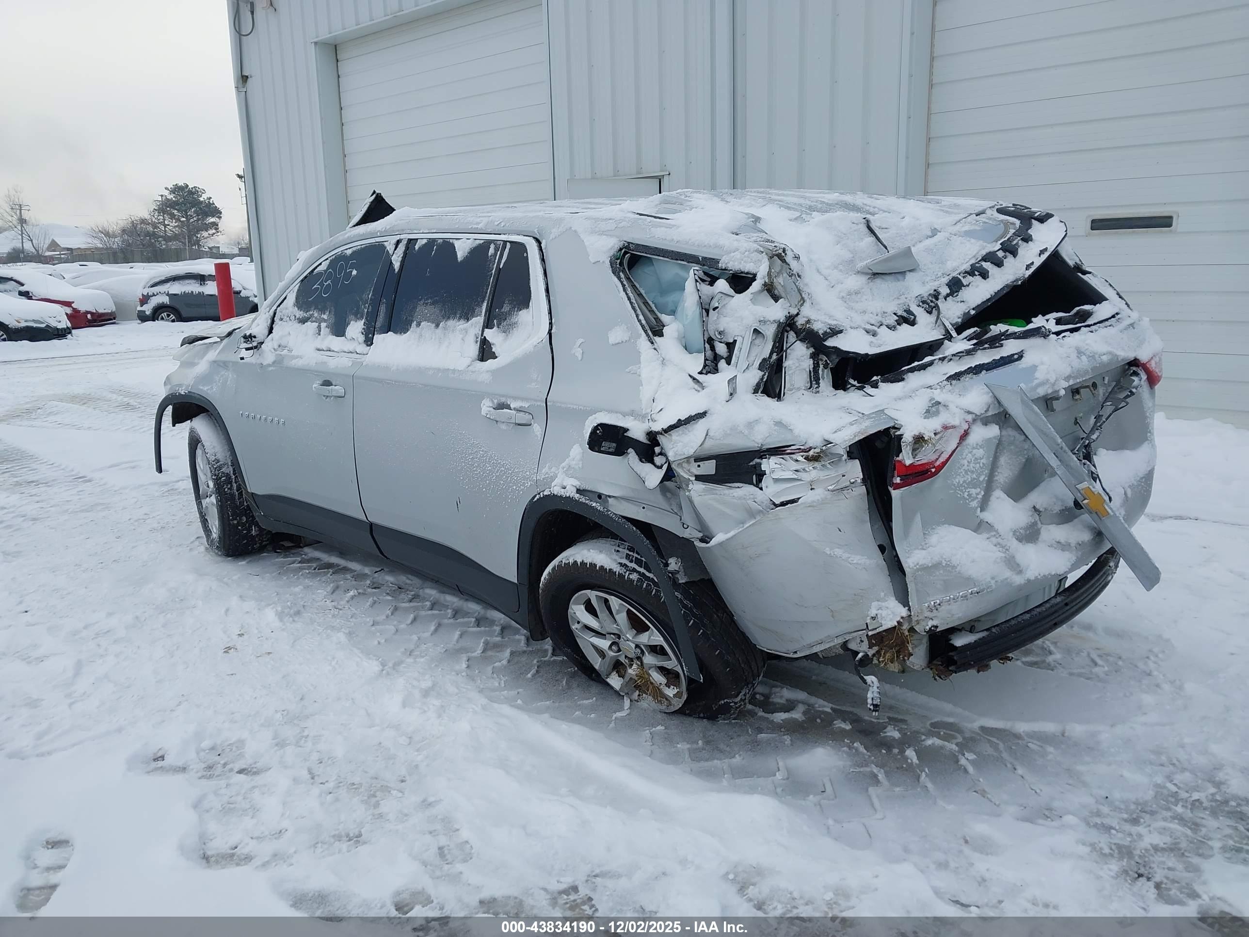 CHEVROLET TRAVERSE image 3