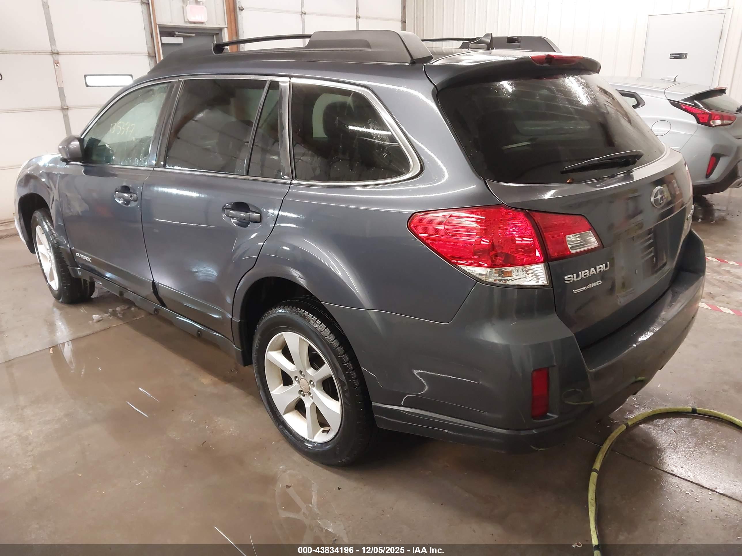 SUBARU OUTBACK image 3