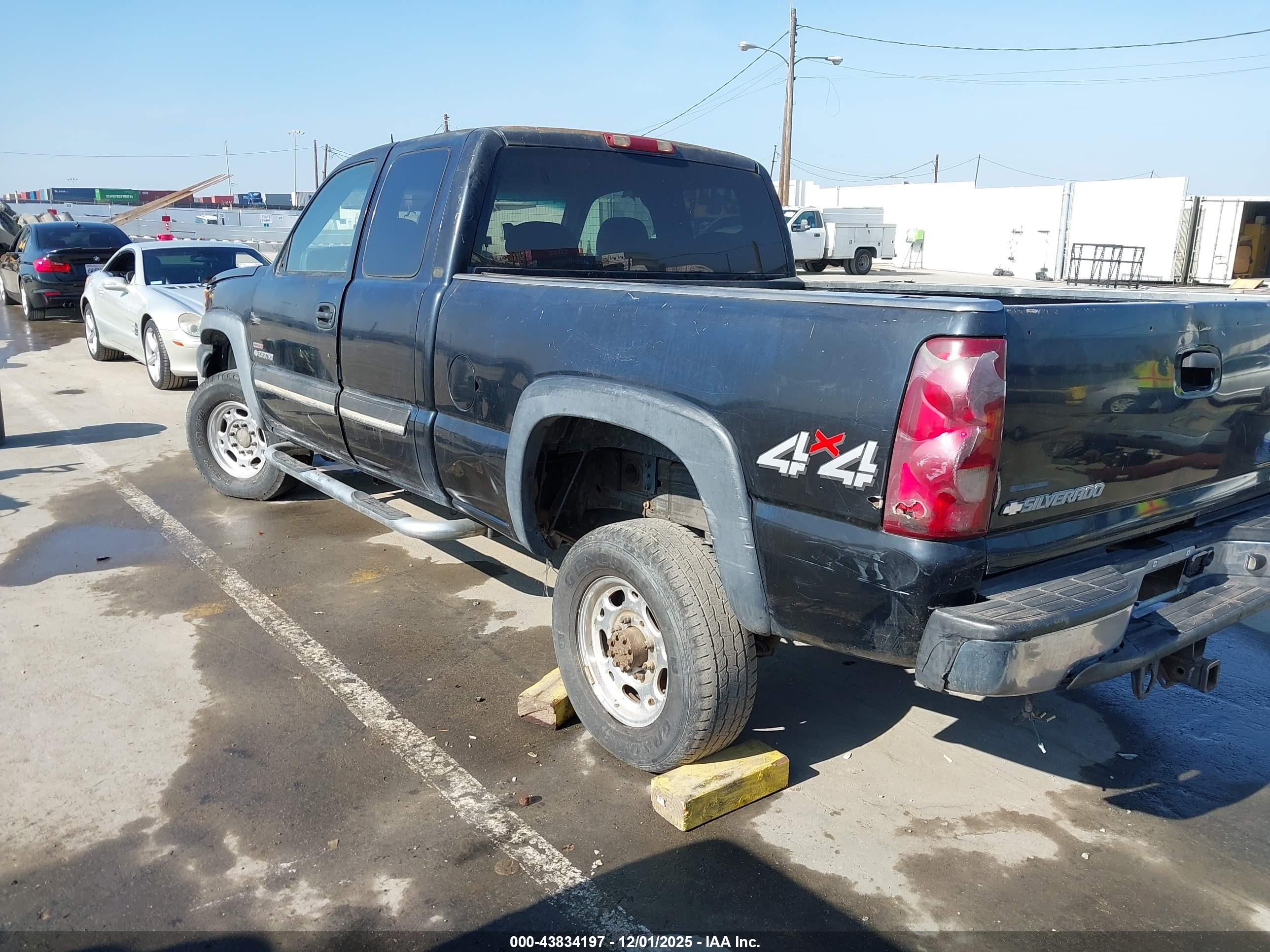 CHEVROLET SILVERADO image 3