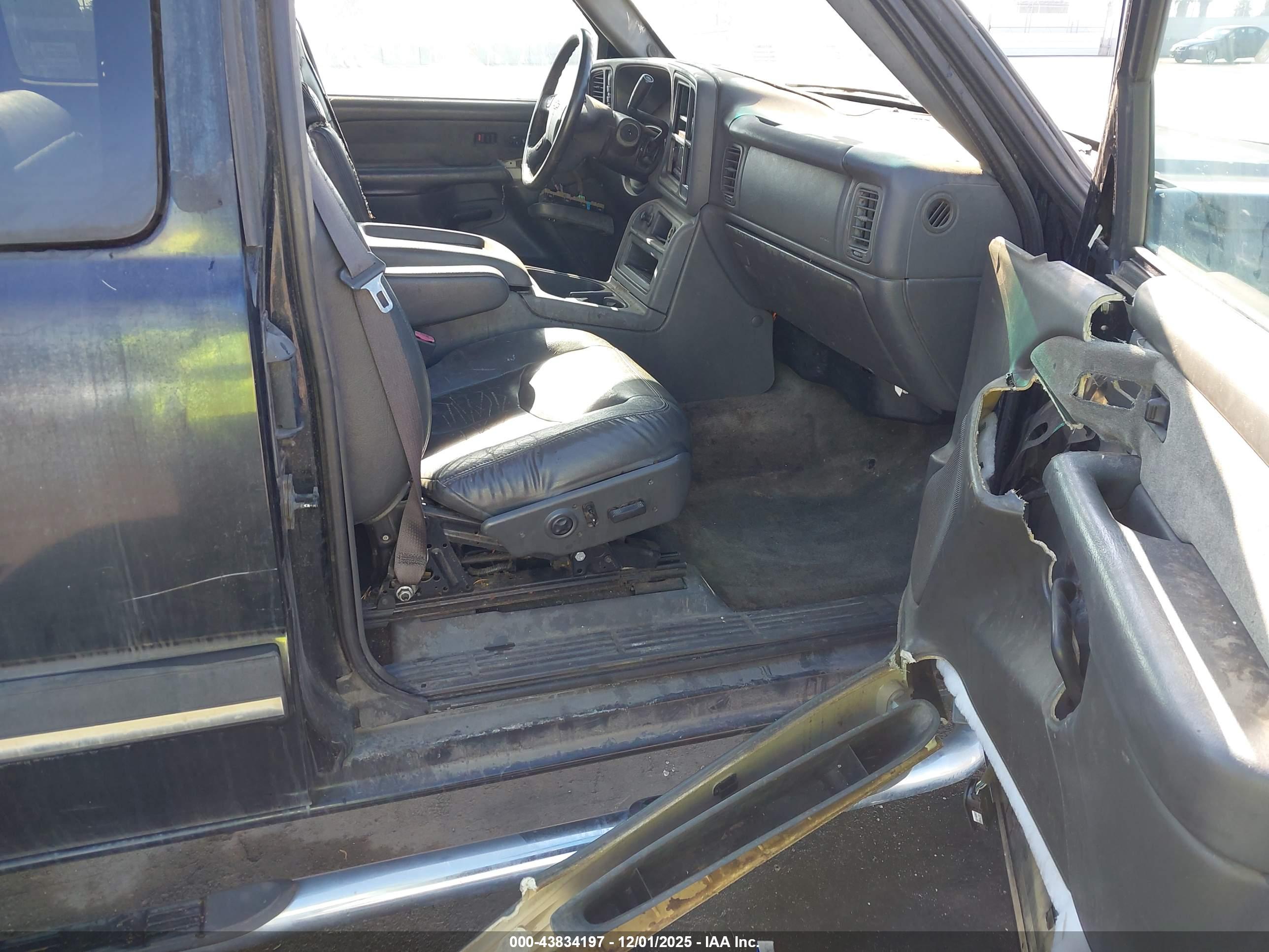 CHEVROLET SILVERADO image 5