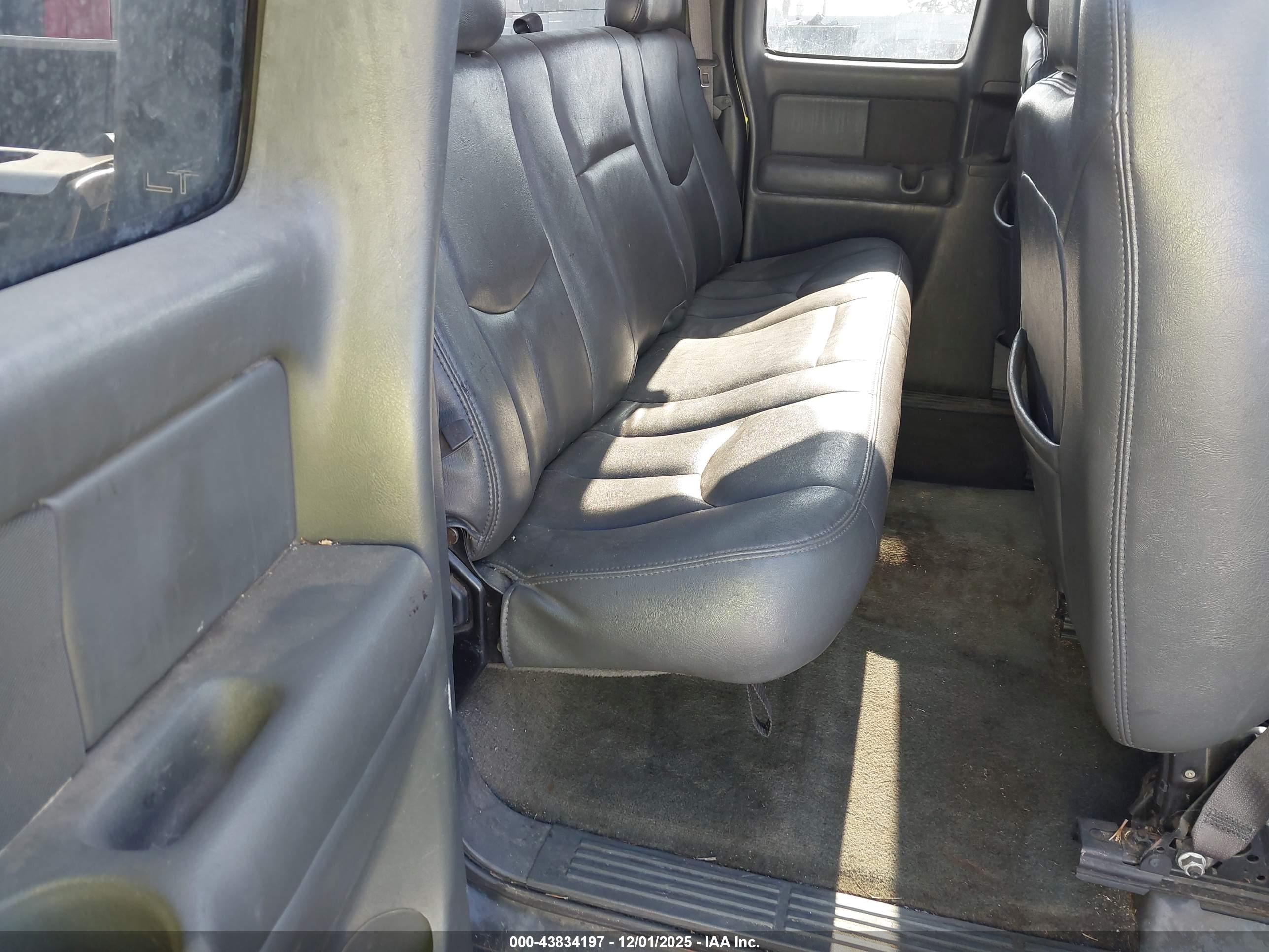 CHEVROLET SILVERADO image 8