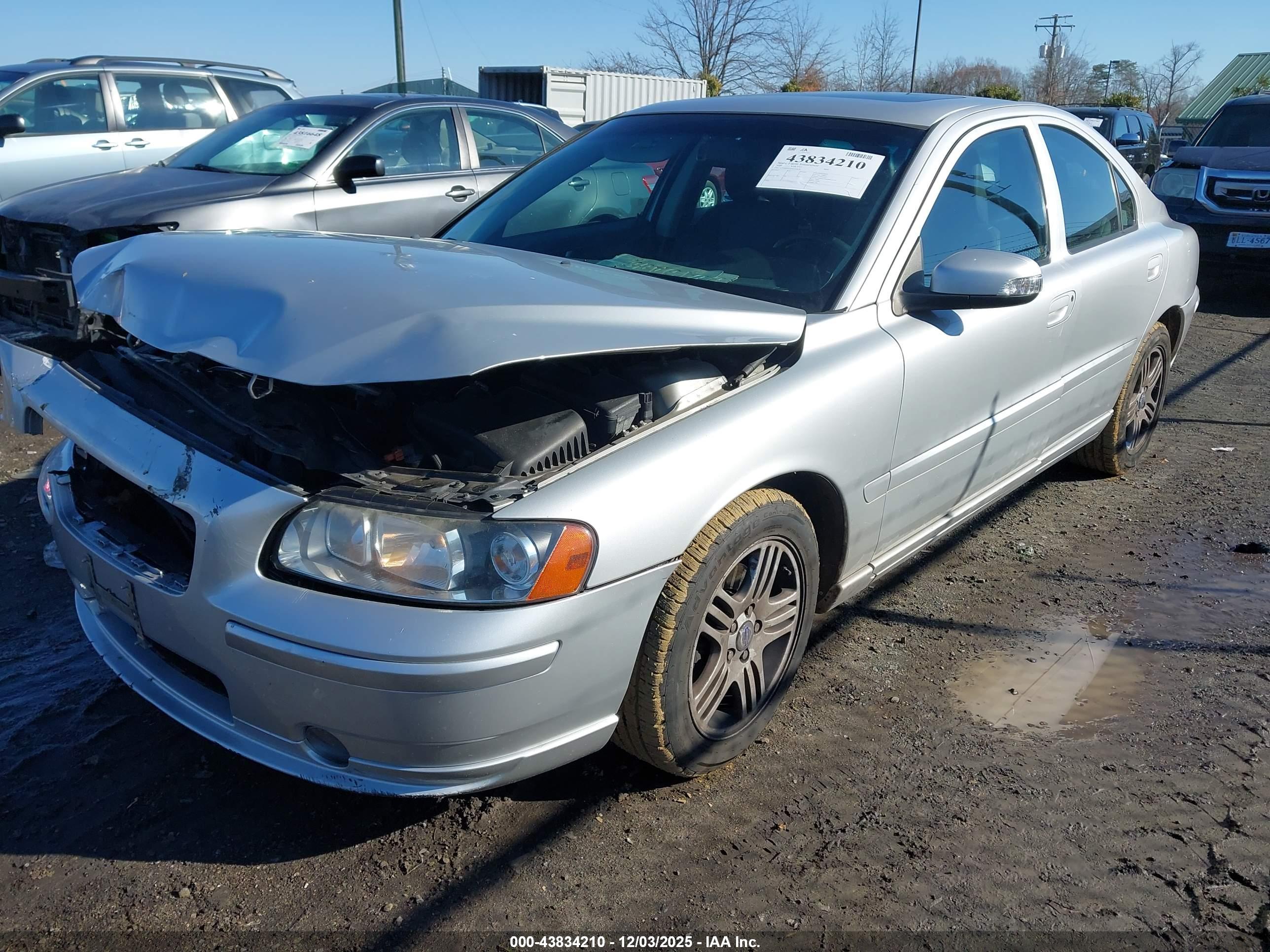 VOLVO S60 image 2