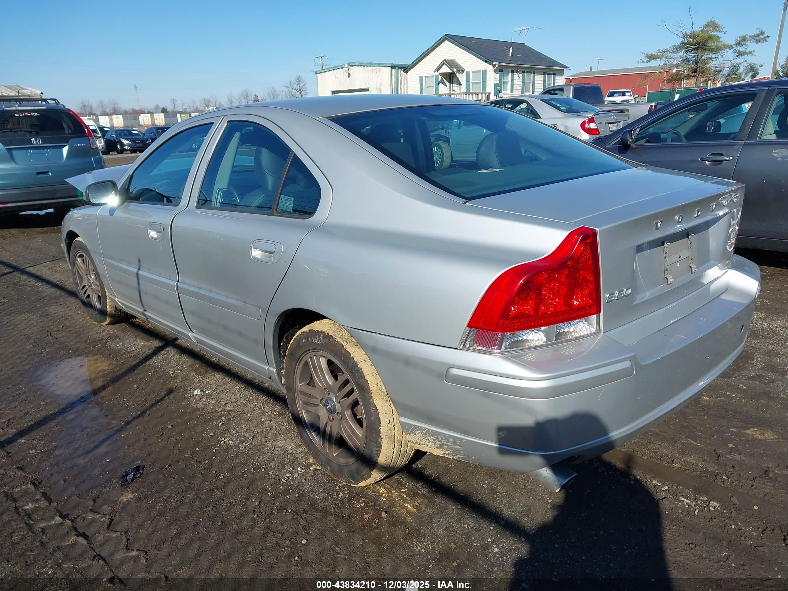 VOLVO S60 image 3