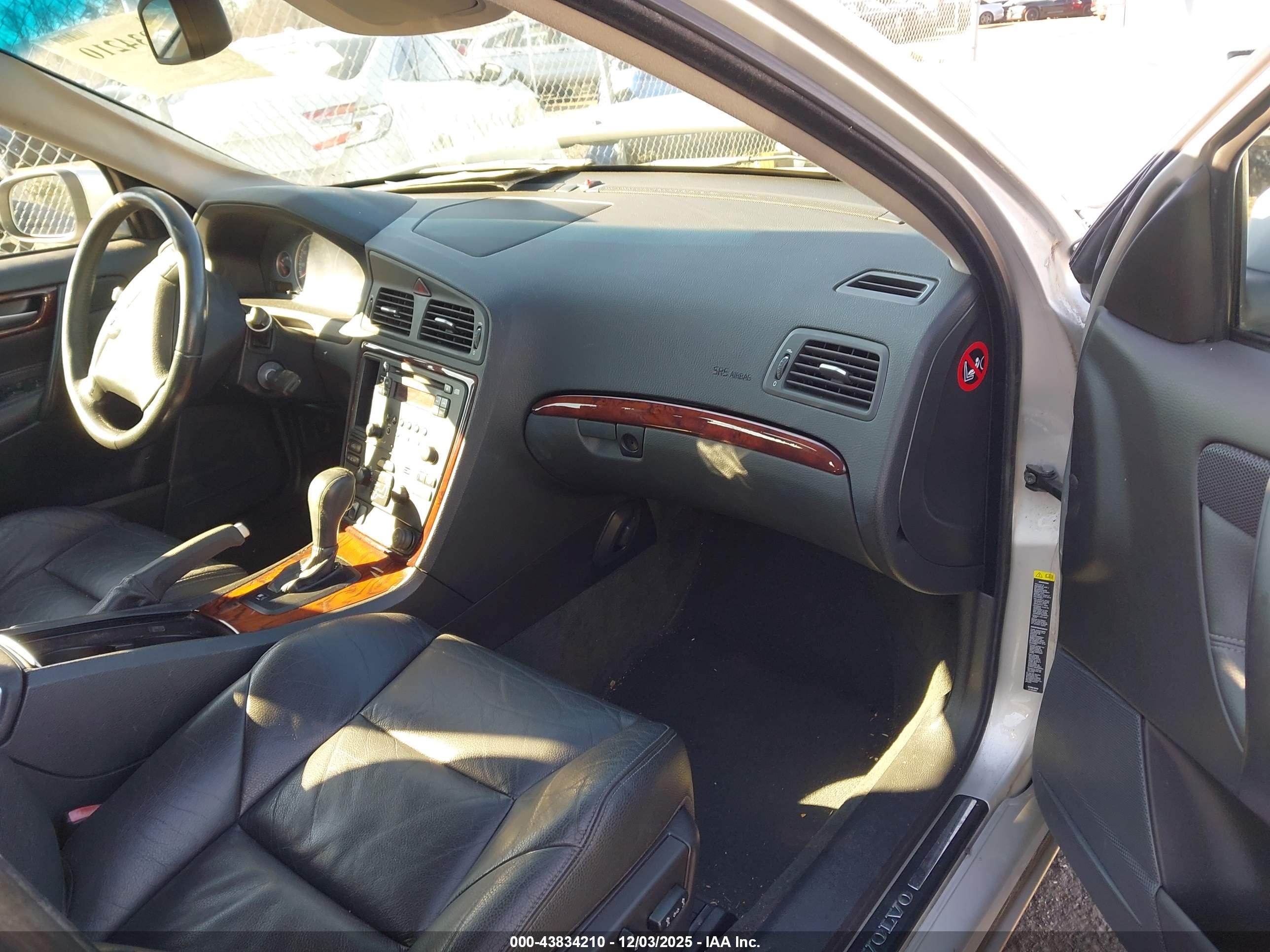VOLVO S60 image 5