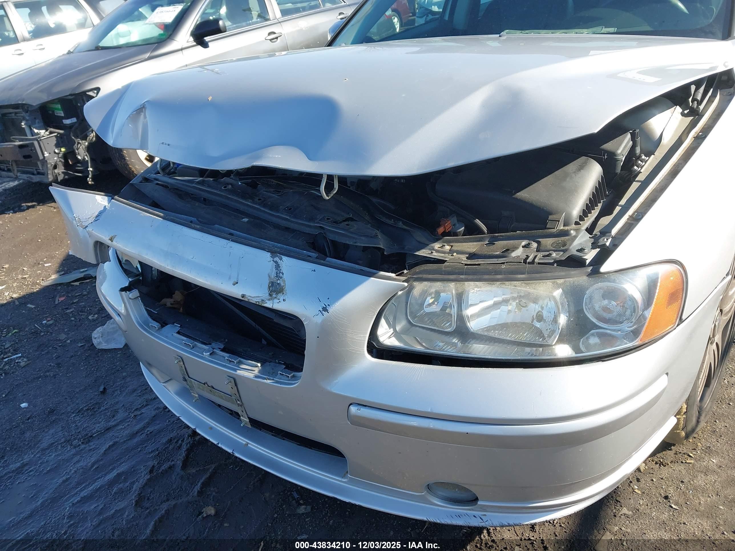 VOLVO S60 image 6