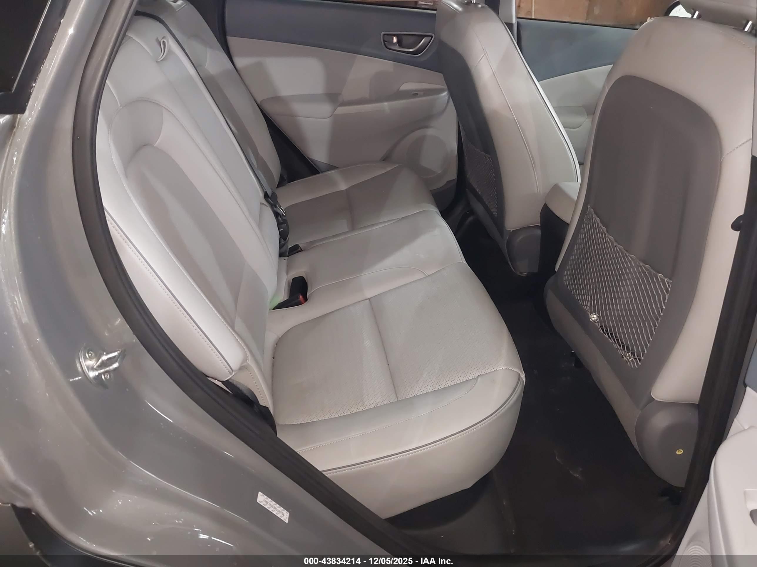 HYUNDAI KONA image 8
