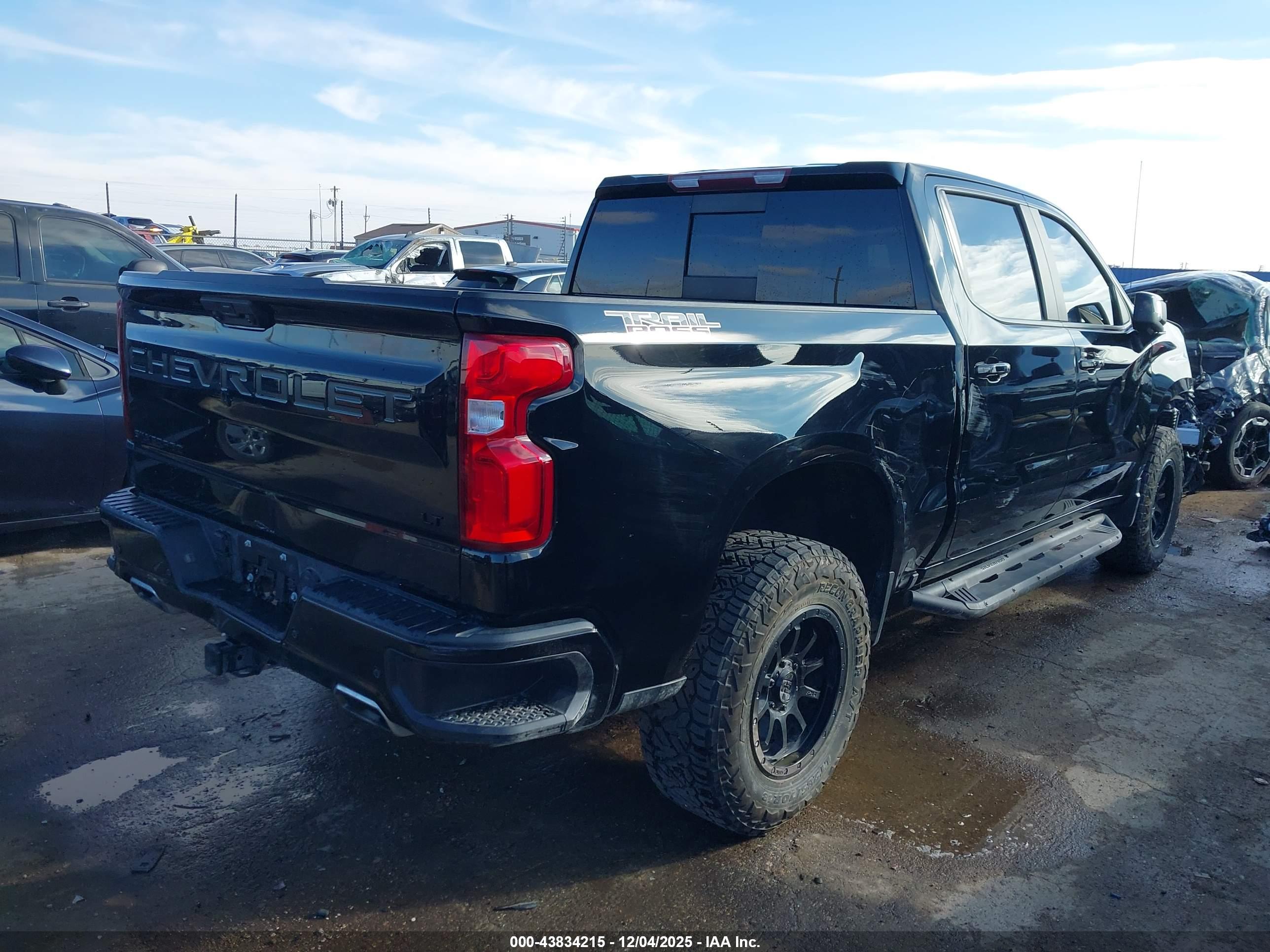 CHEVROLET SILVERADO image 4