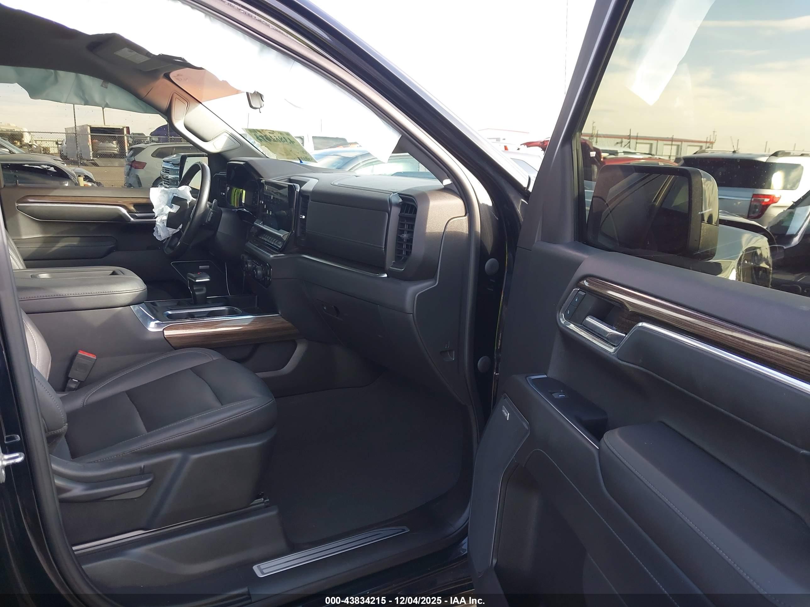 CHEVROLET SILVERADO image 5
