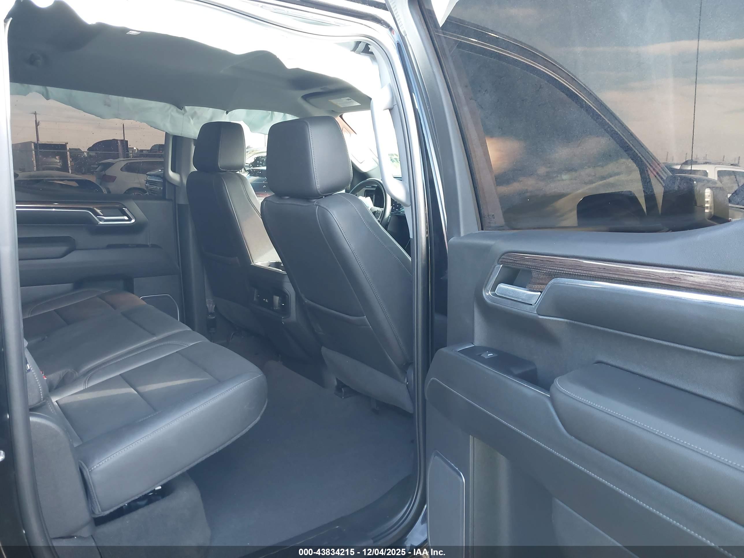 CHEVROLET SILVERADO image 8