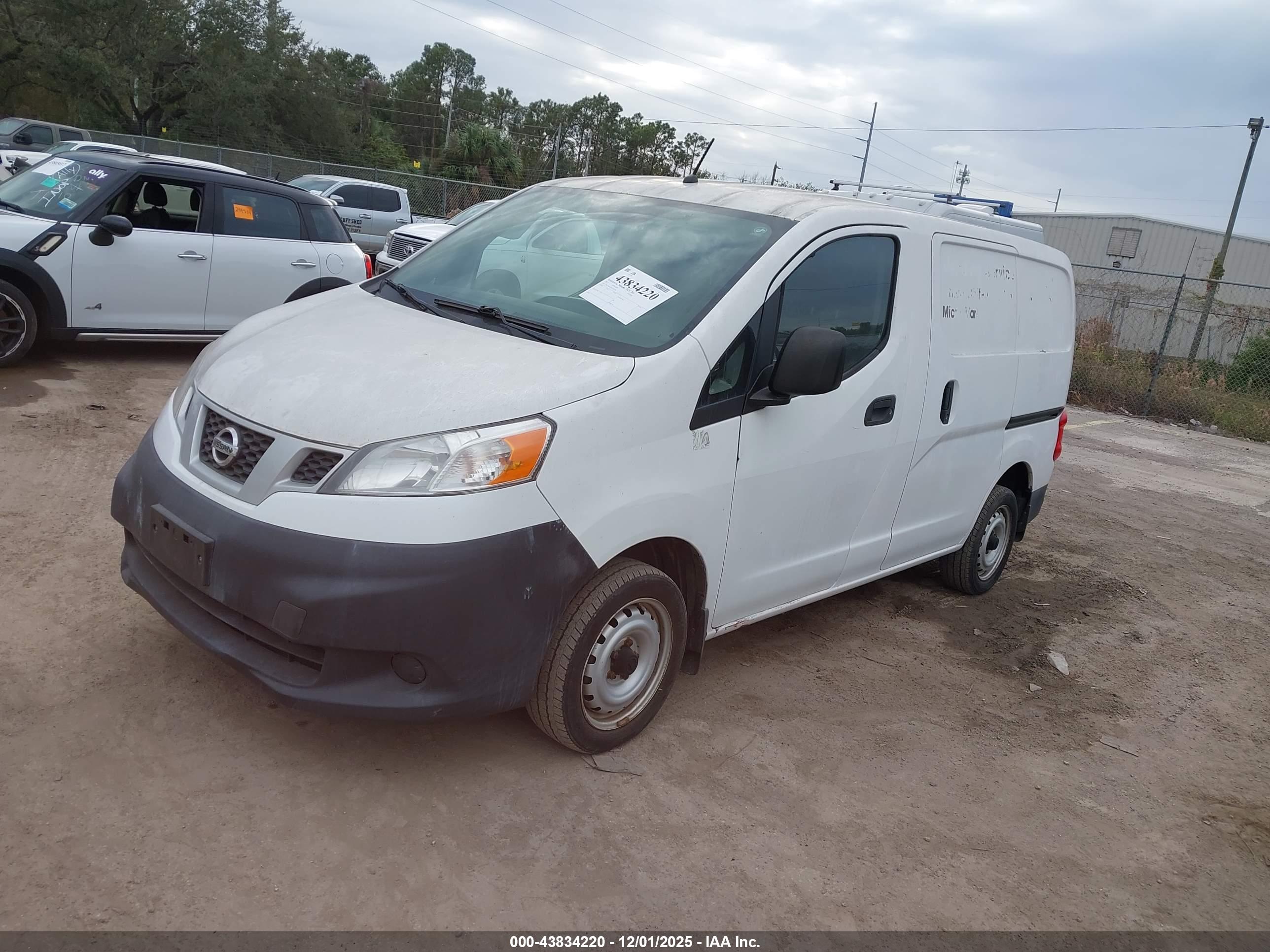 NISSAN NV200 image 2