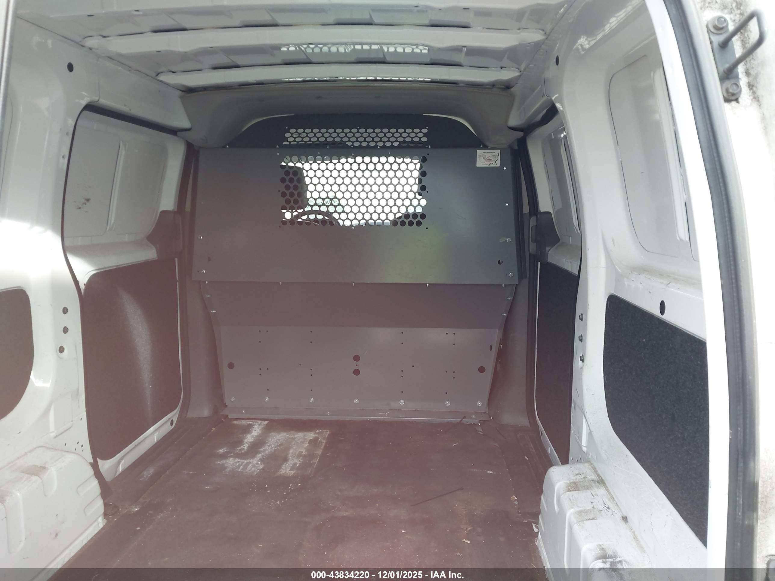 NISSAN NV200 image 8