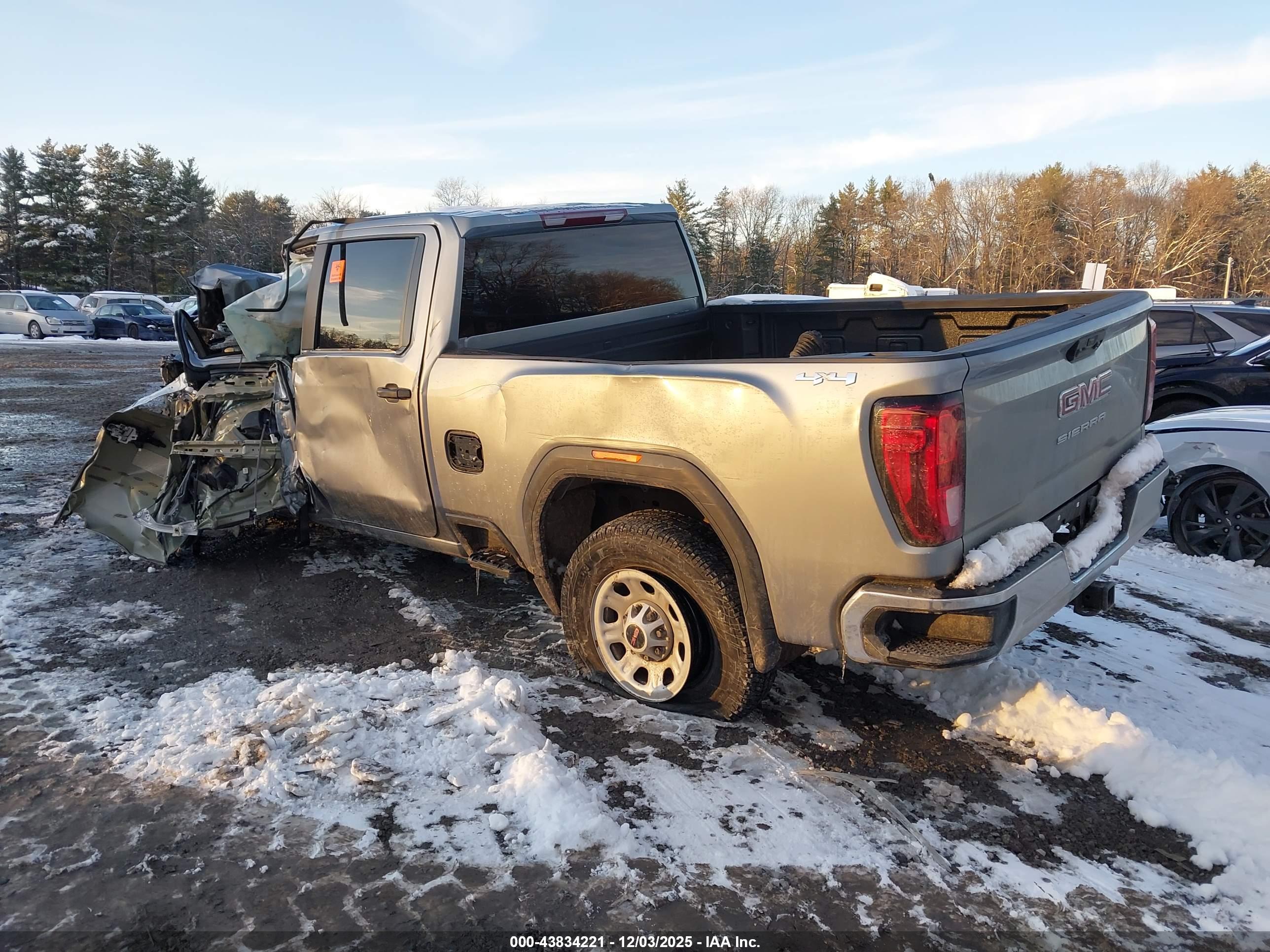 GMC SIERRA image 3