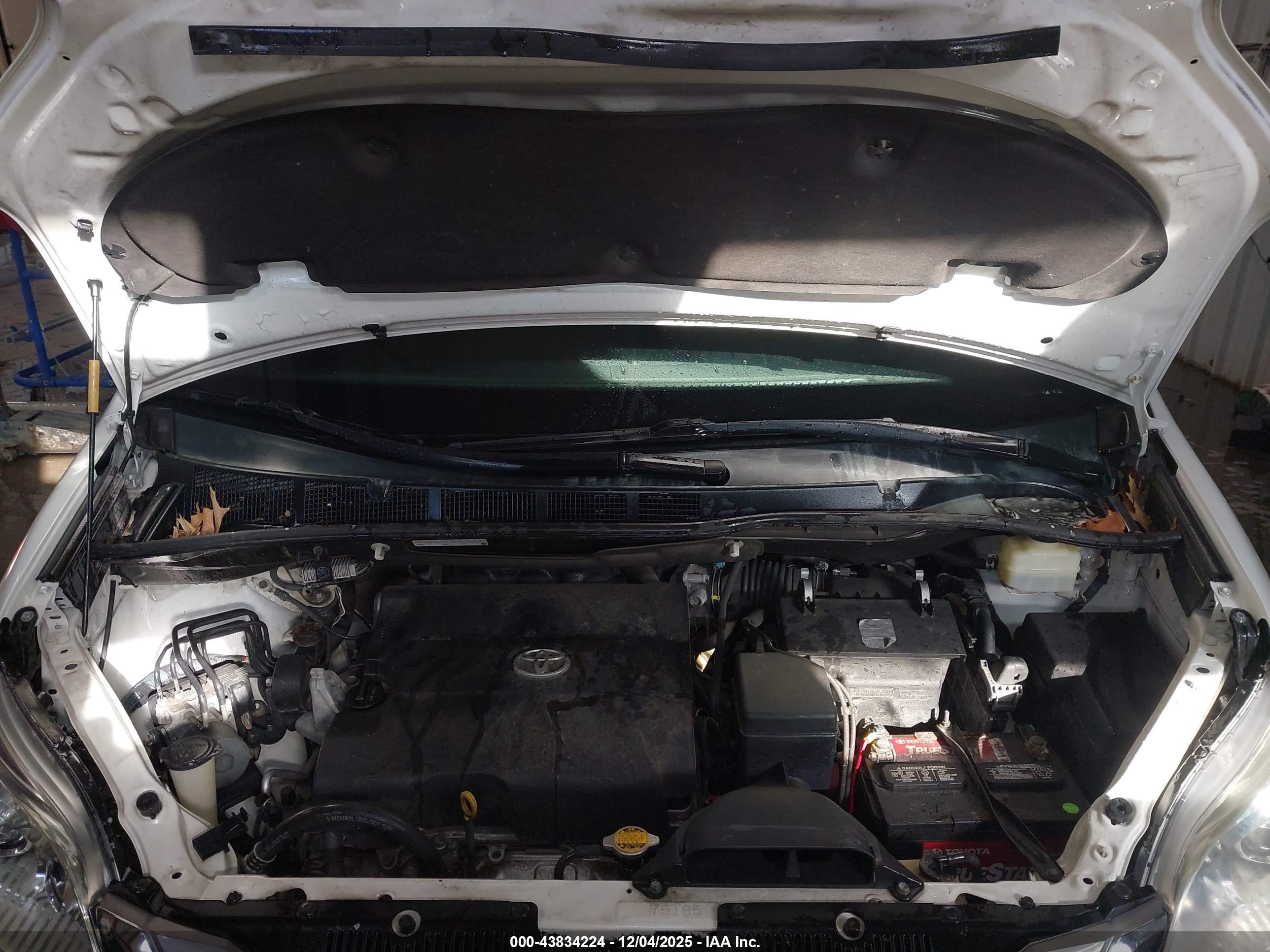 TOYOTA SIENNA image 10