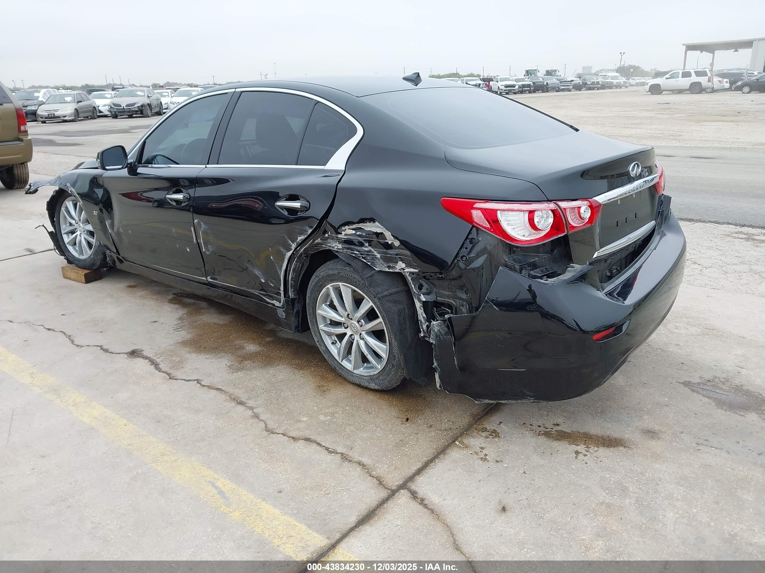 INFINITI Q50 image 3