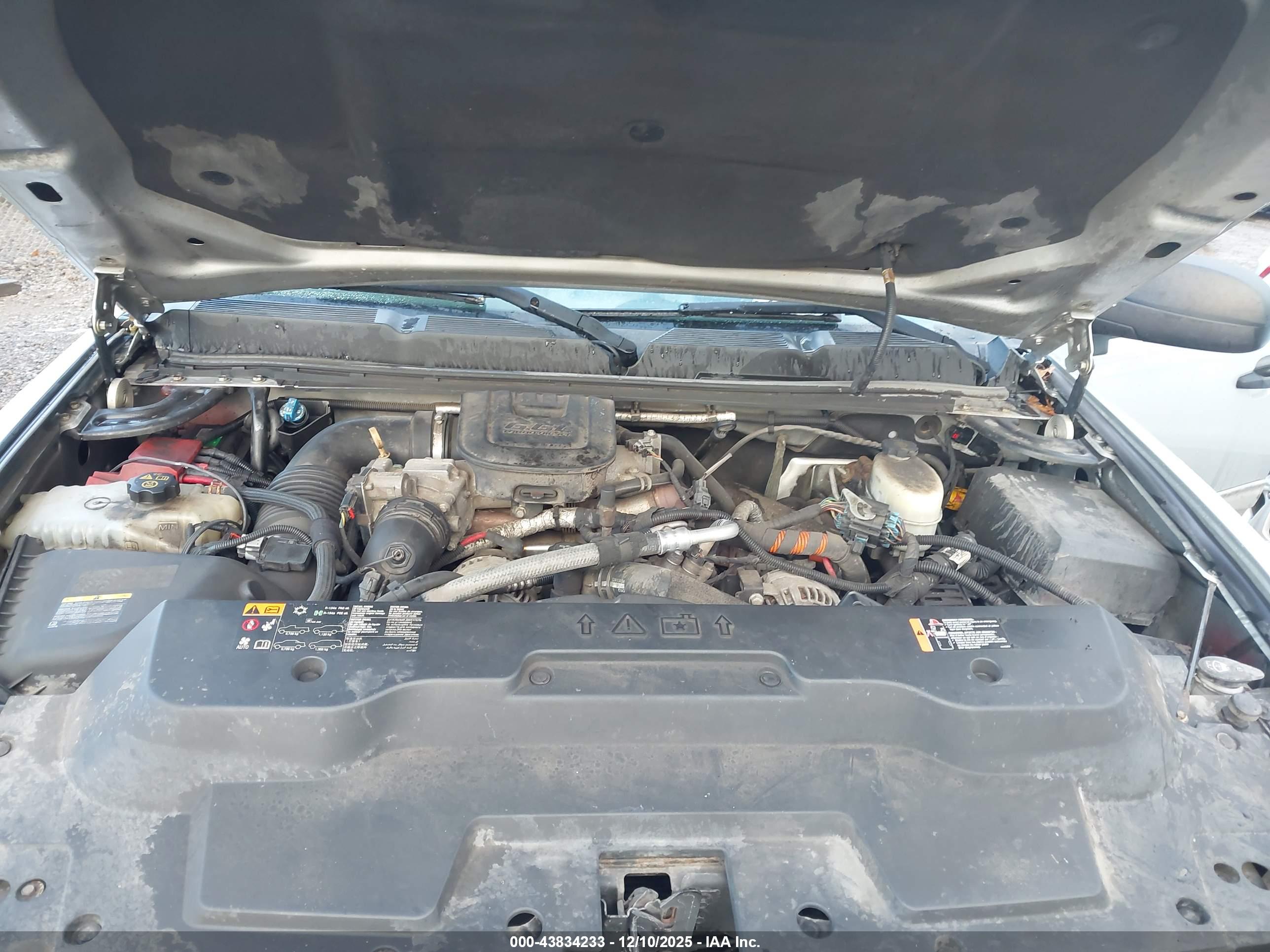 CHEVROLET SILVERADO image 10