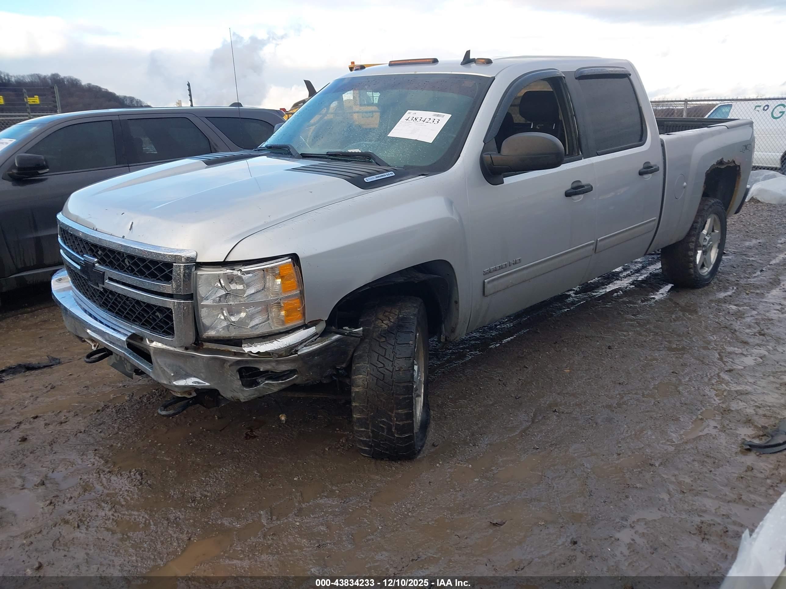 CHEVROLET SILVERADO image 2