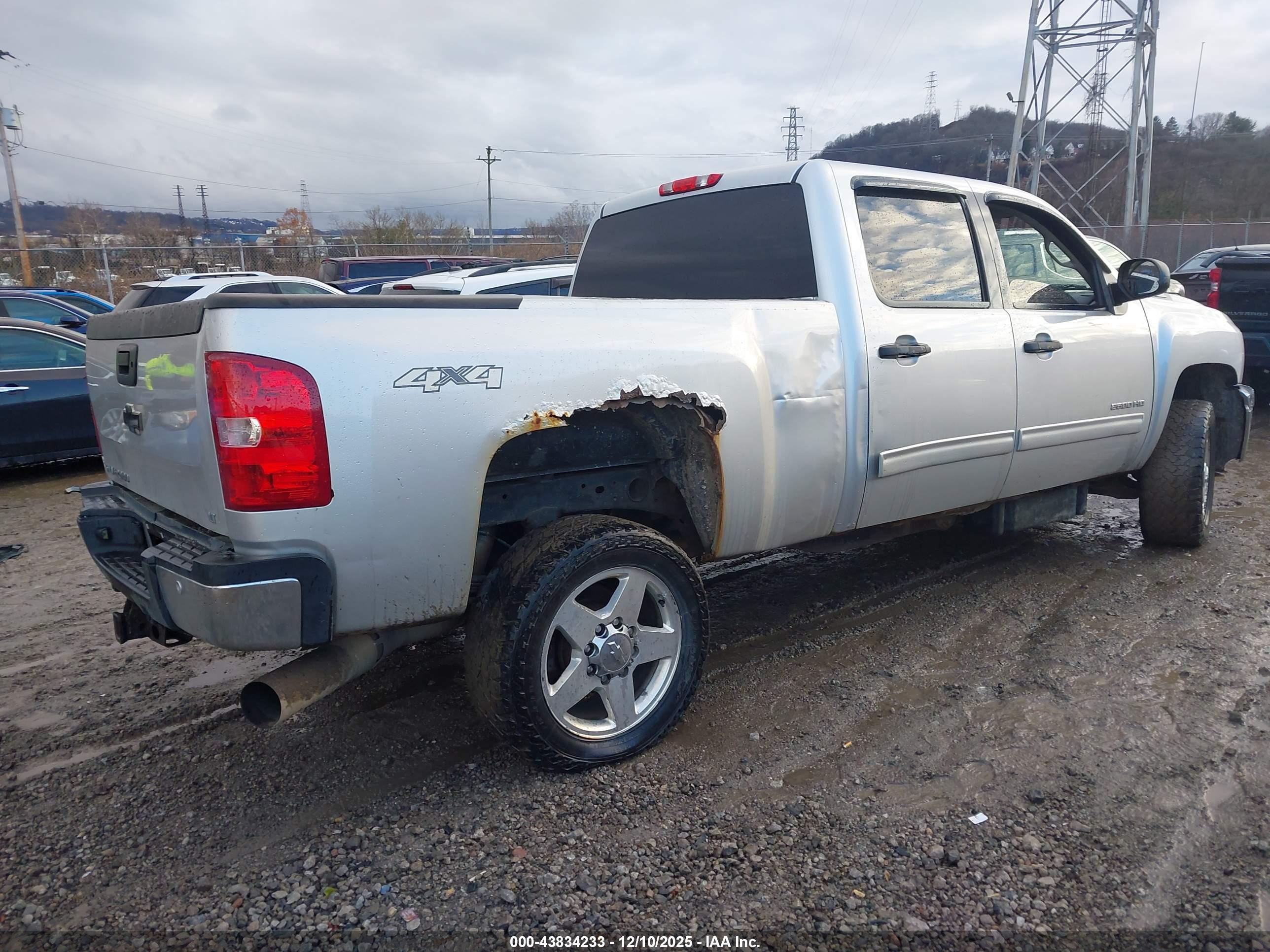 CHEVROLET SILVERADO image 4