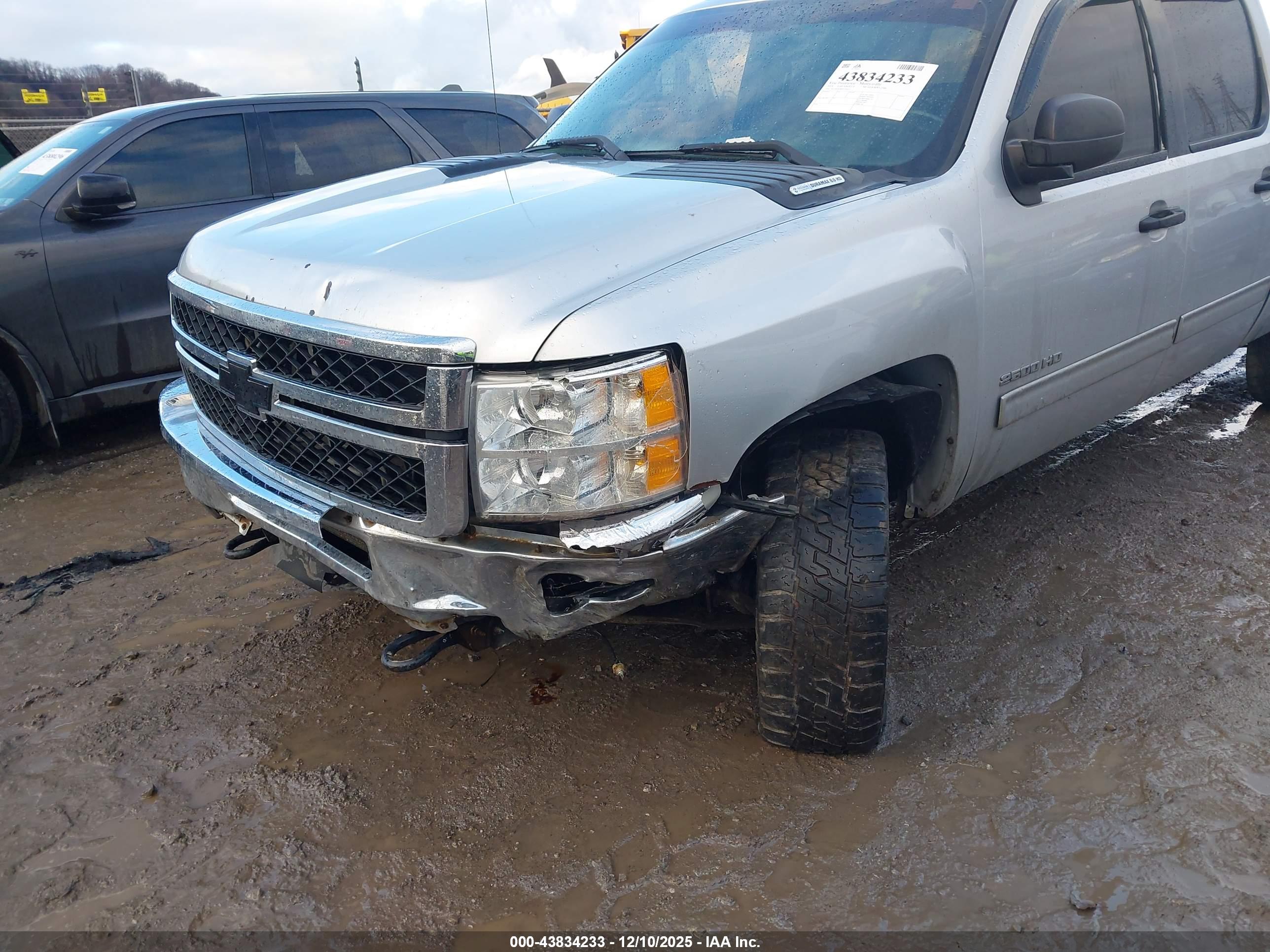 CHEVROLET SILVERADO image 6