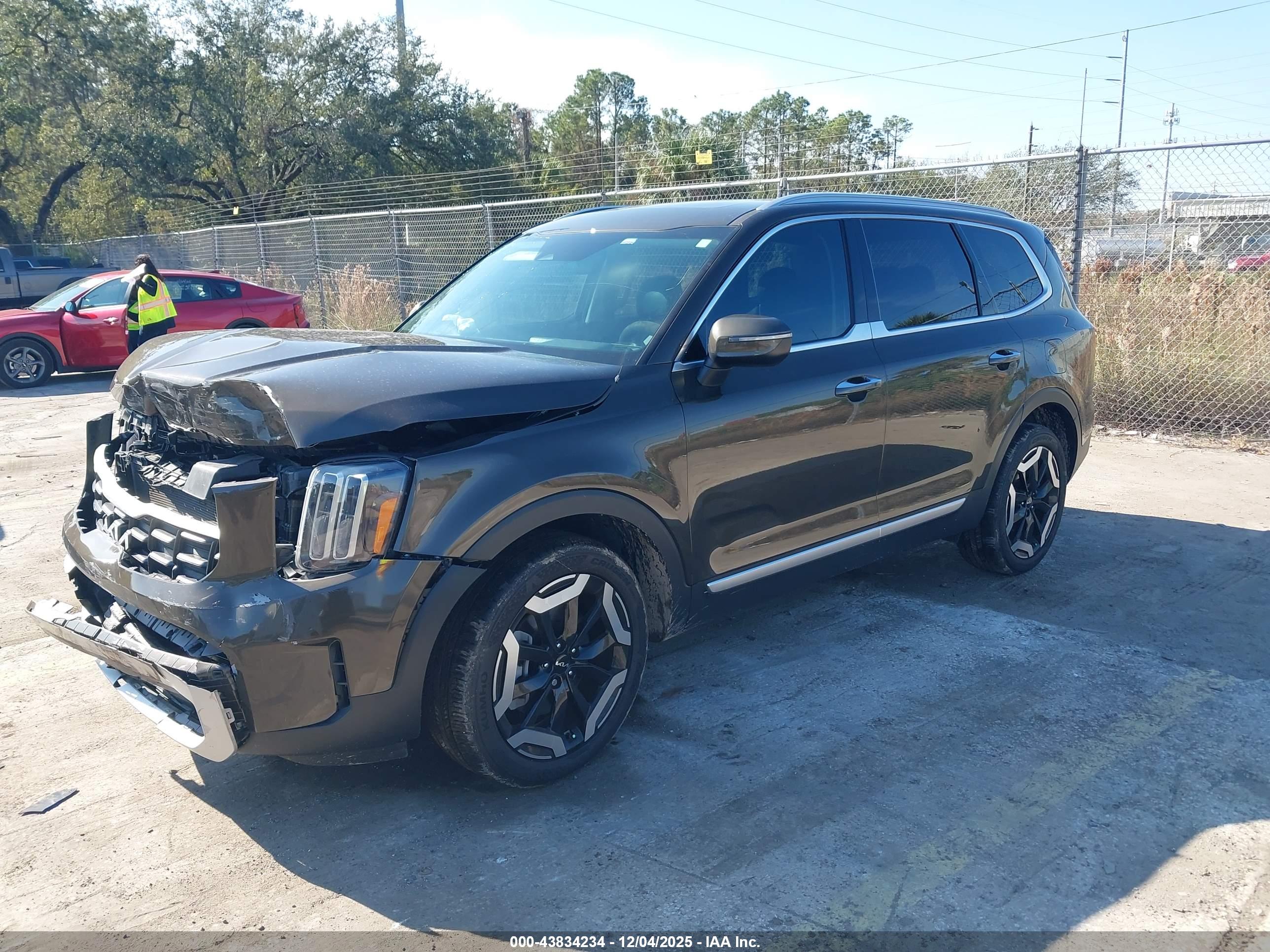 KIA TELLURIDE image 2