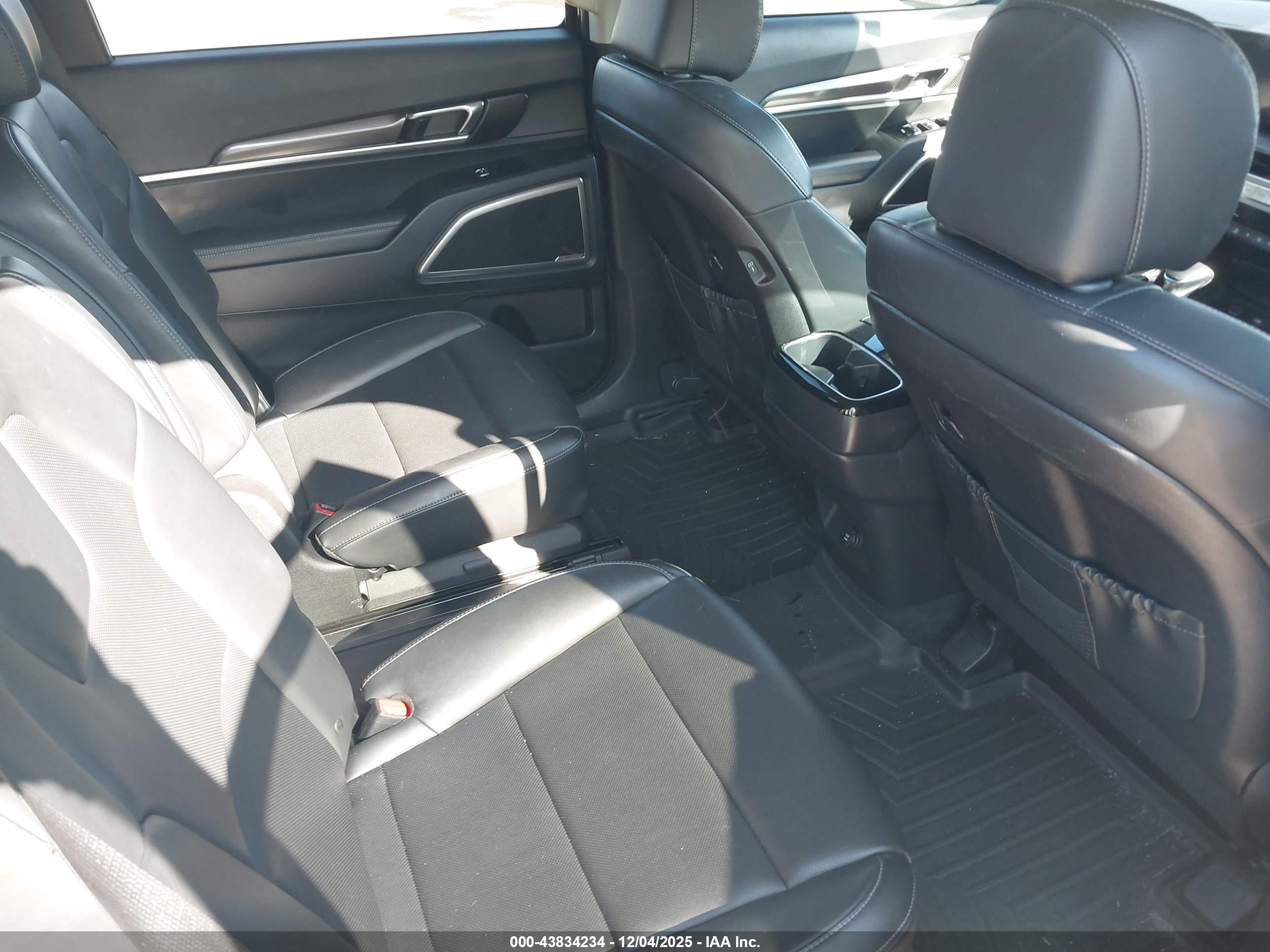 KIA TELLURIDE image 8