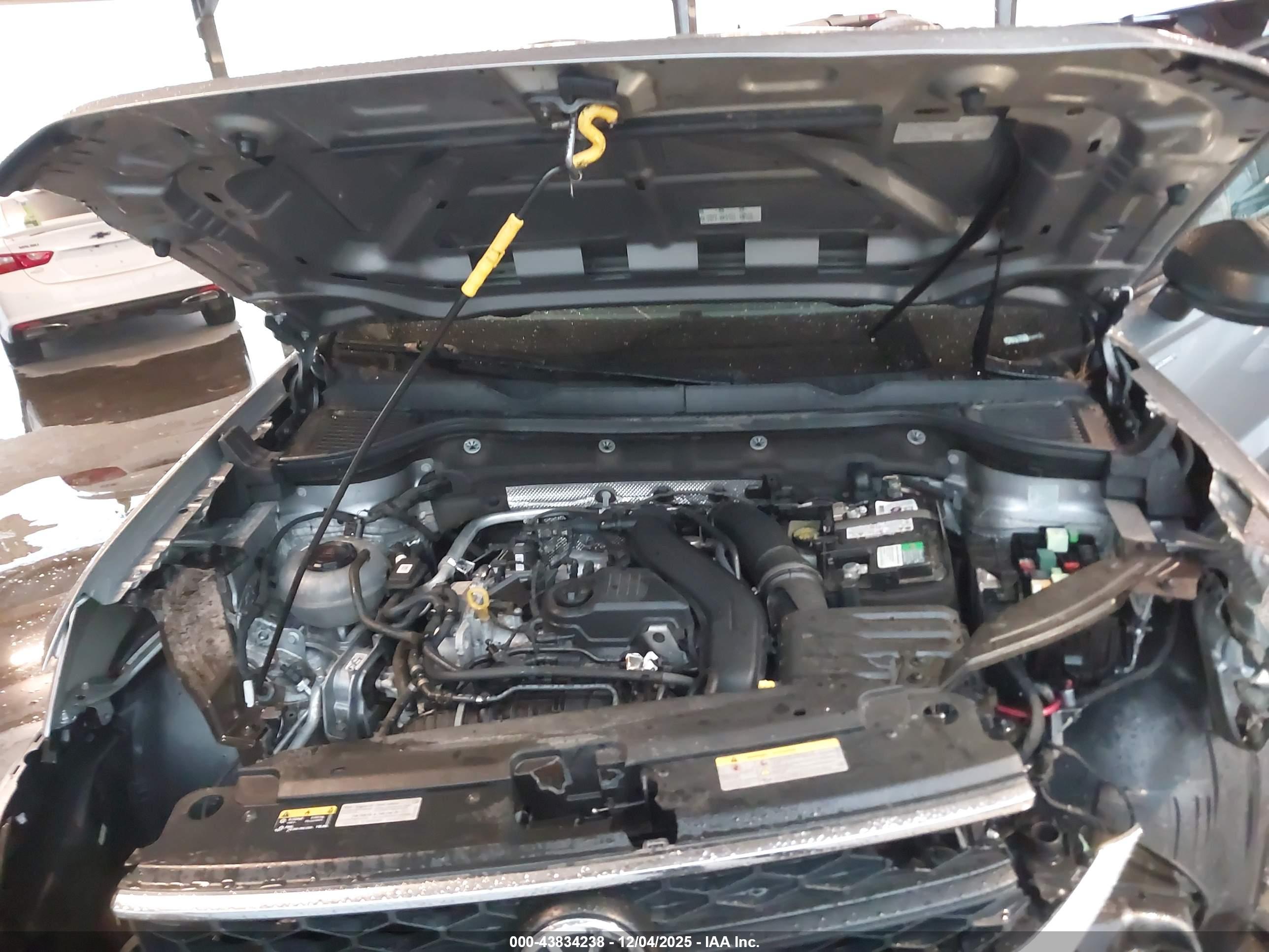 VOLKSWAGEN TAOS image 10