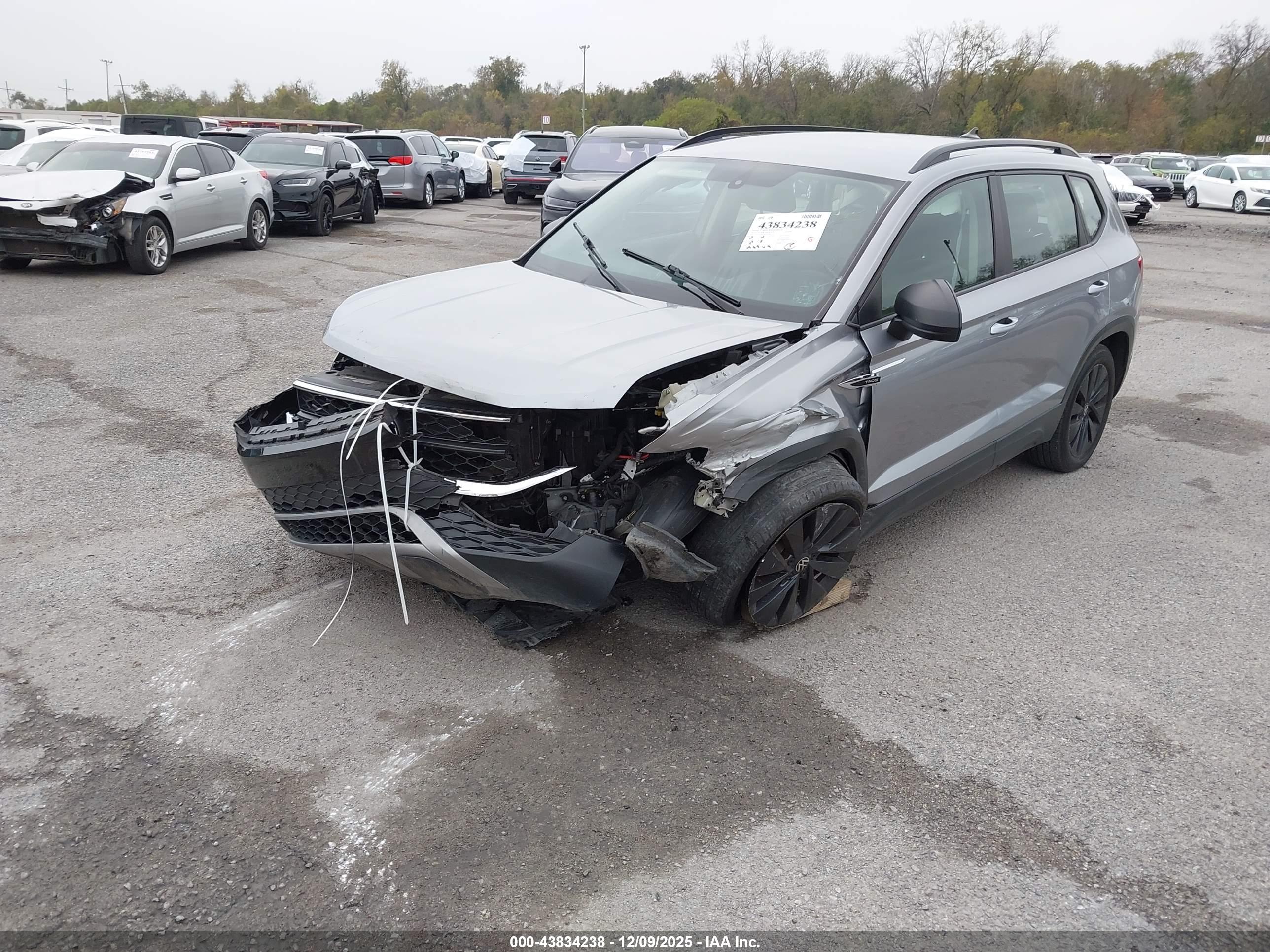 VOLKSWAGEN TAOS image 2