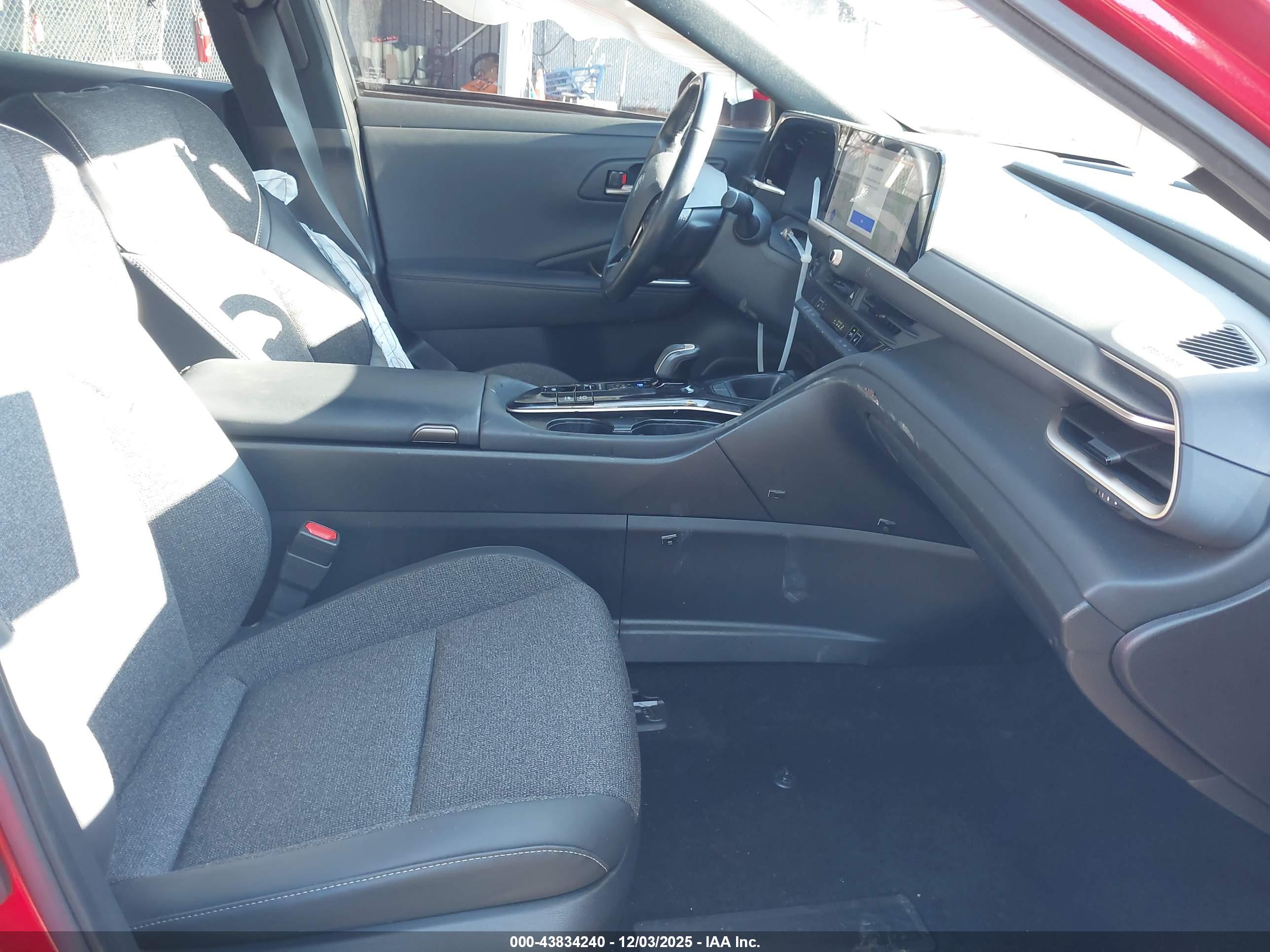 TOYOTA CROWN image 5