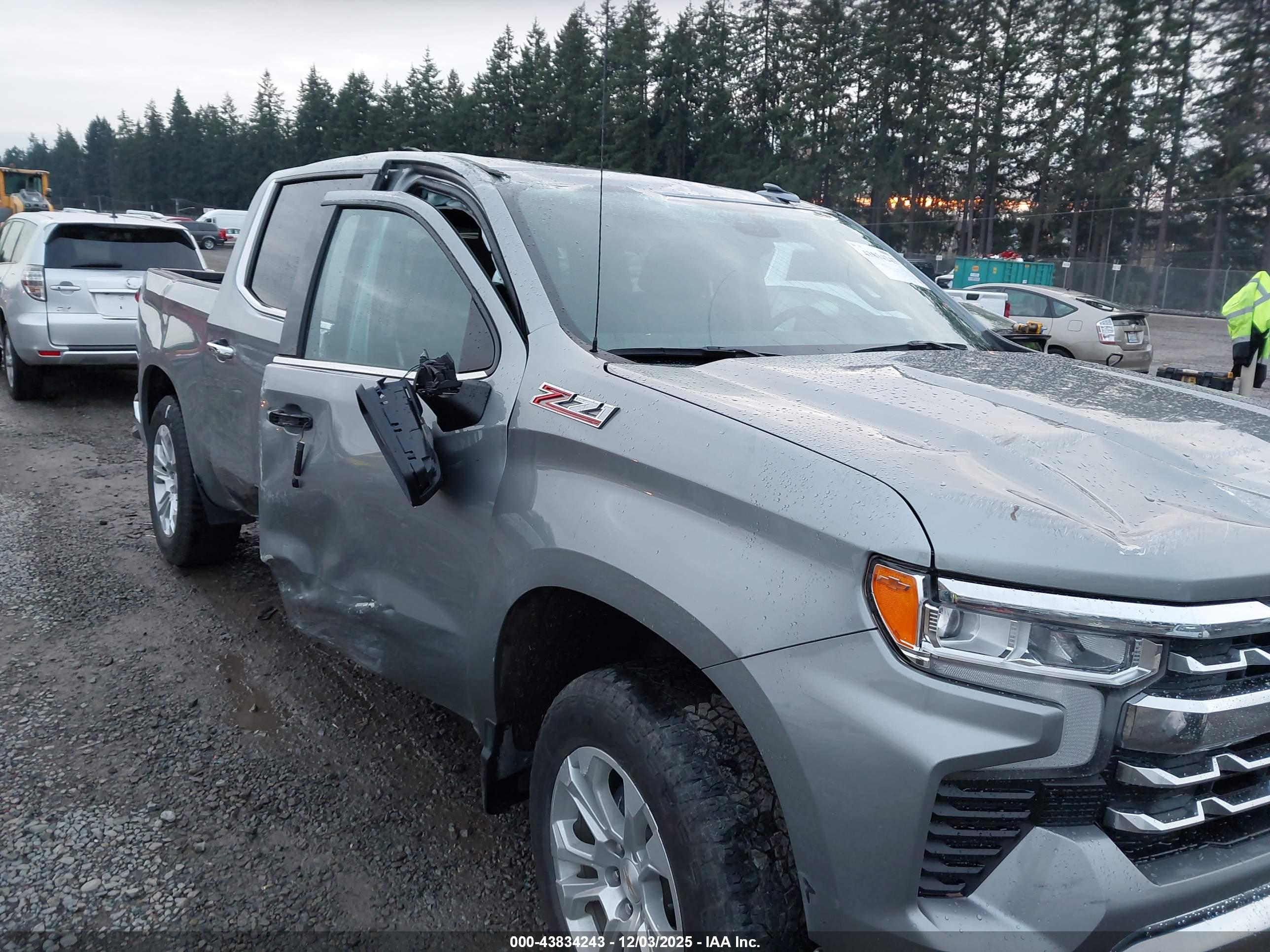 CHEVROLET SILVERADO image 6