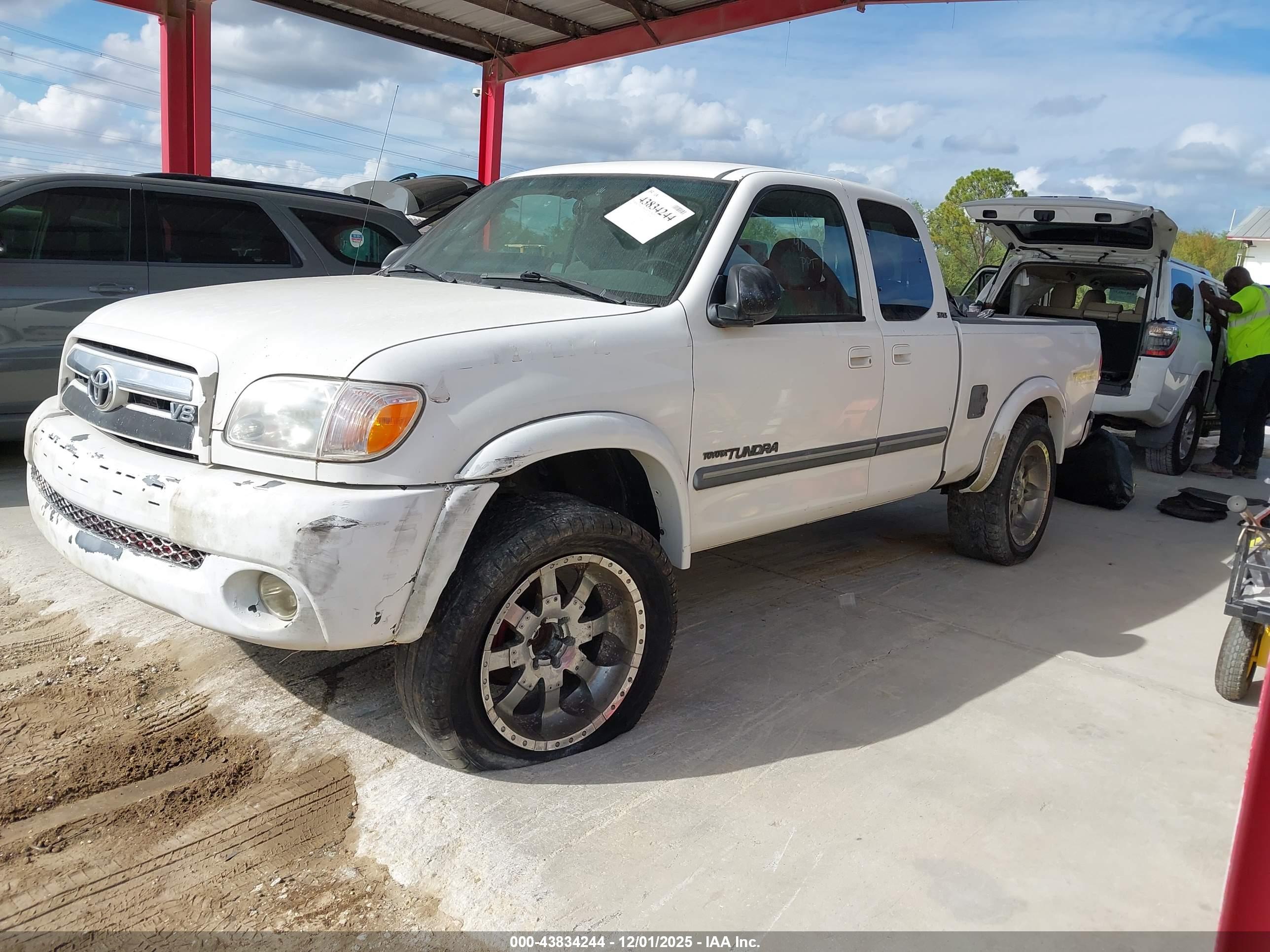 TOYOTA TUNDRA image 2
