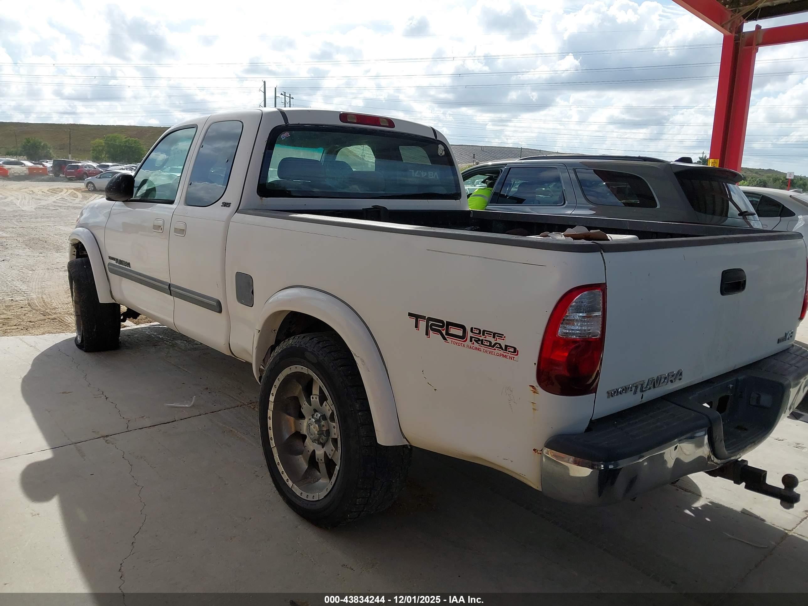 TOYOTA TUNDRA image 3