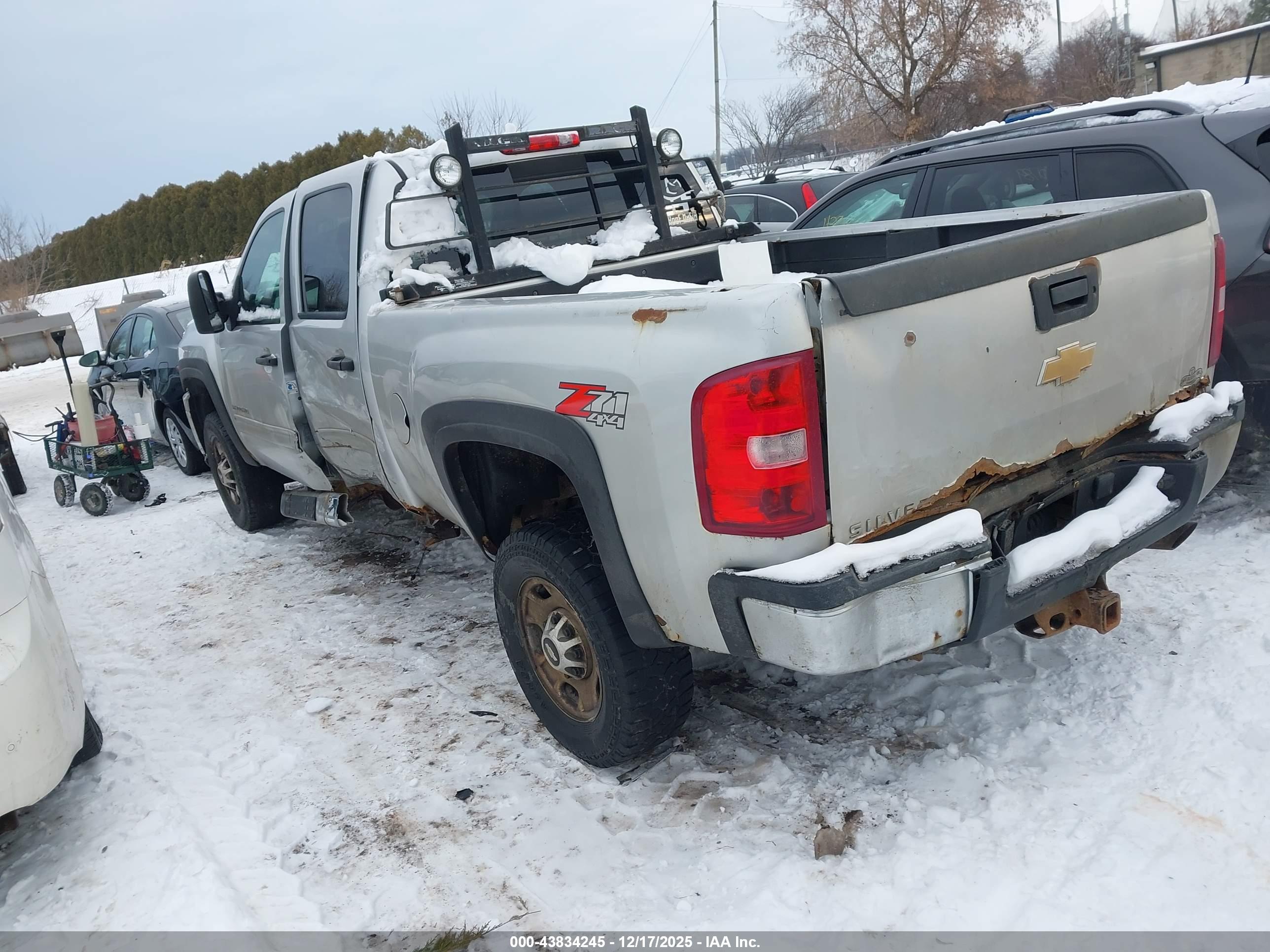 CHEVROLET SILVERADO image 3