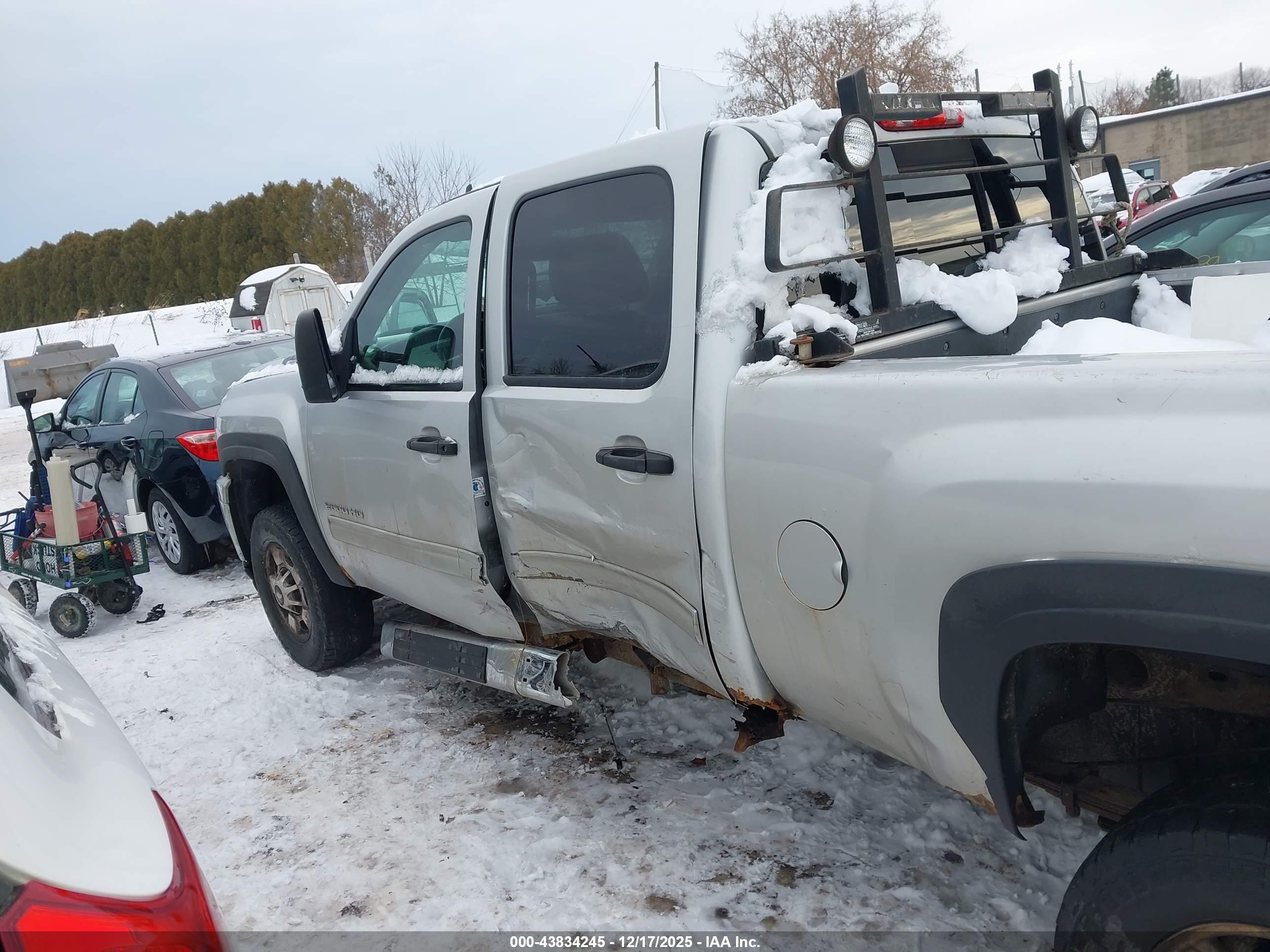 CHEVROLET SILVERADO image 6