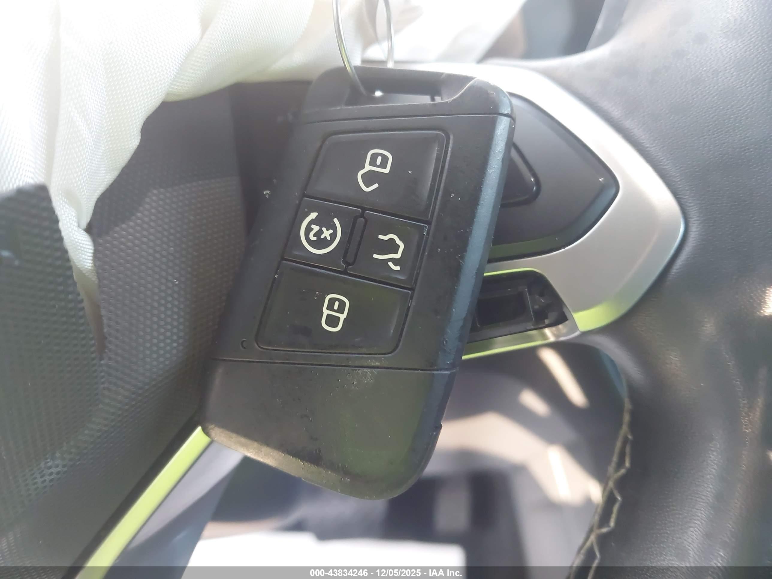 VOLKSWAGEN TAOS image 11