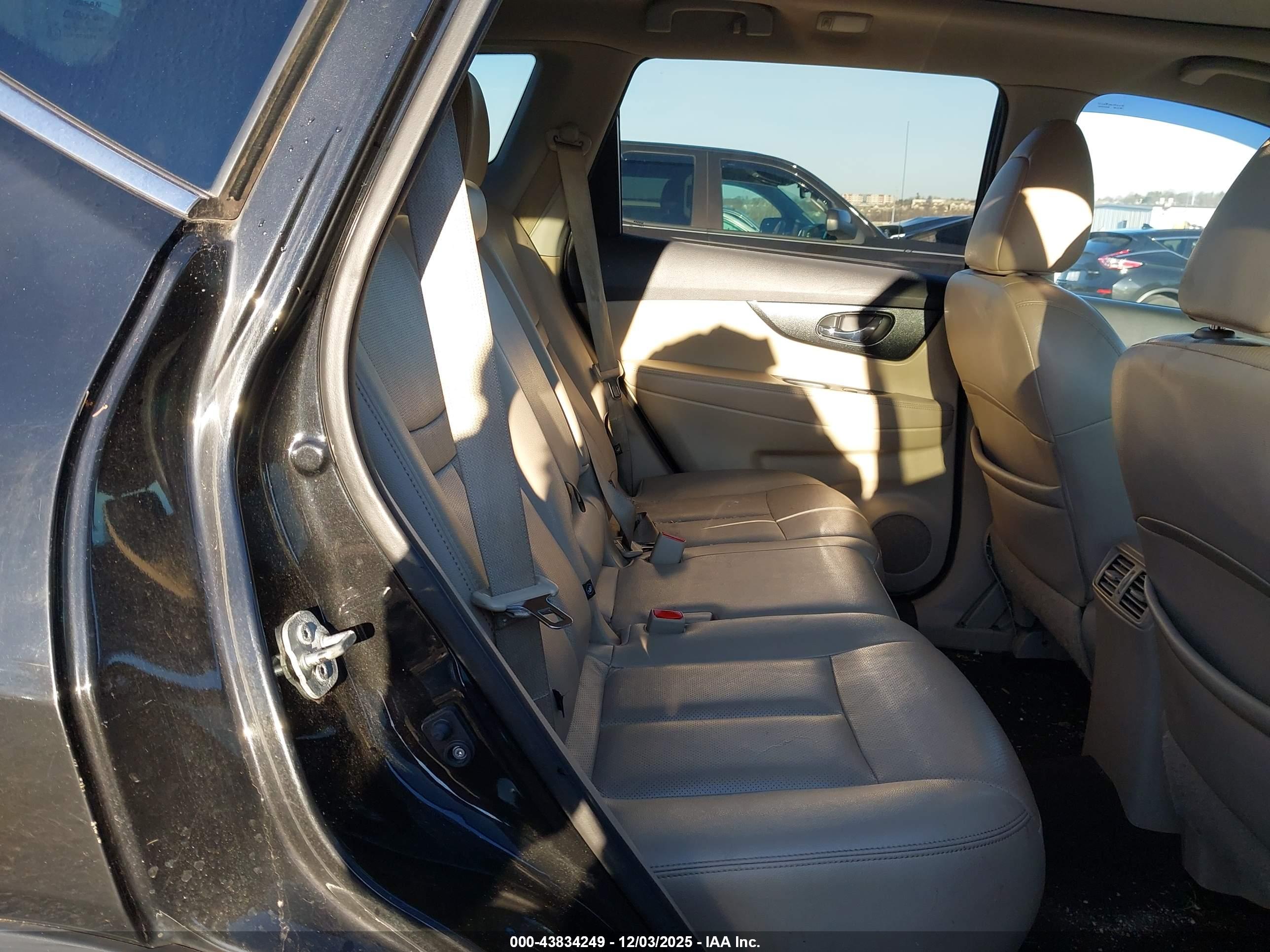 NISSAN ROGUE image 8