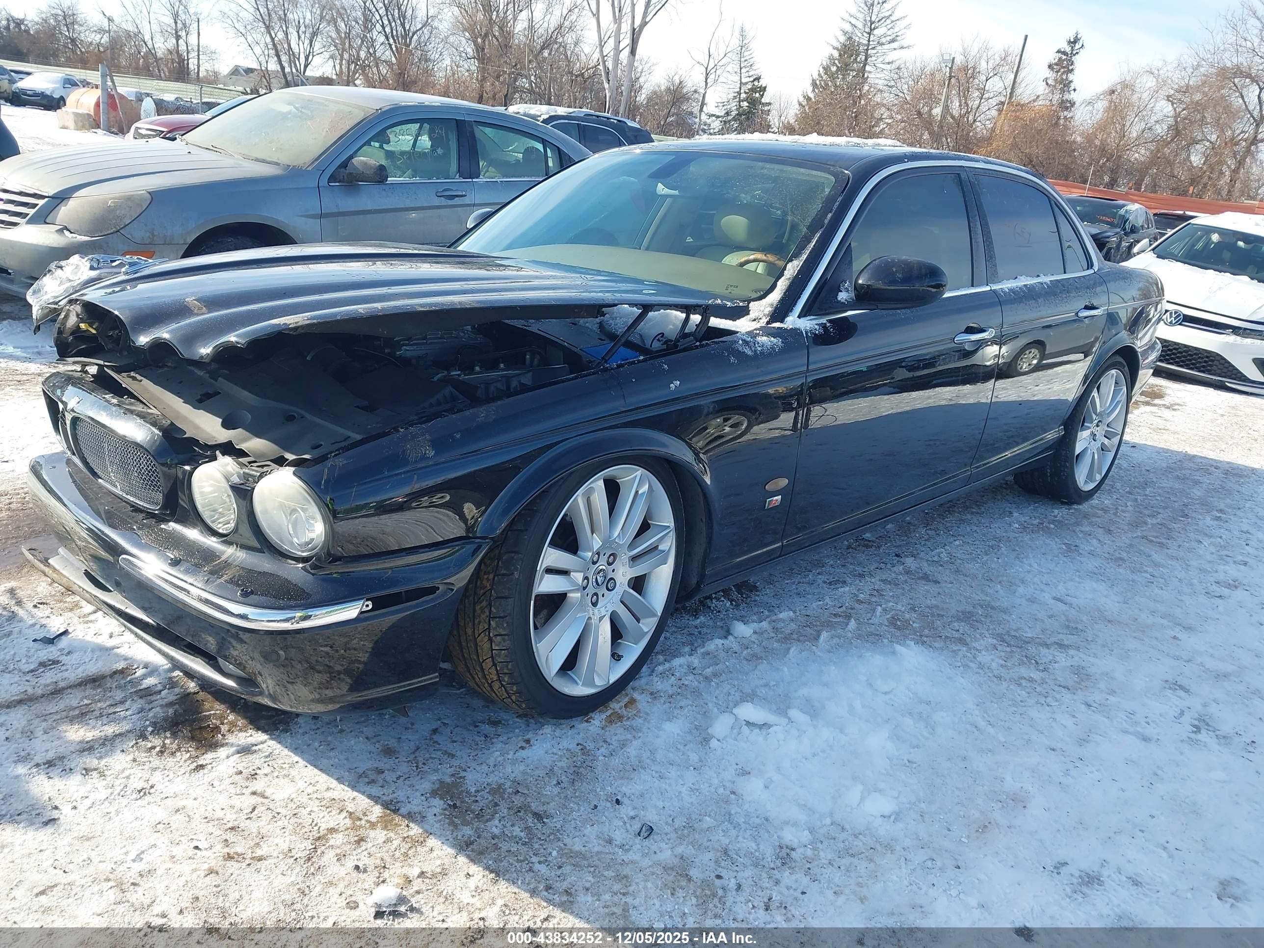 JAGUAR XJ image 2