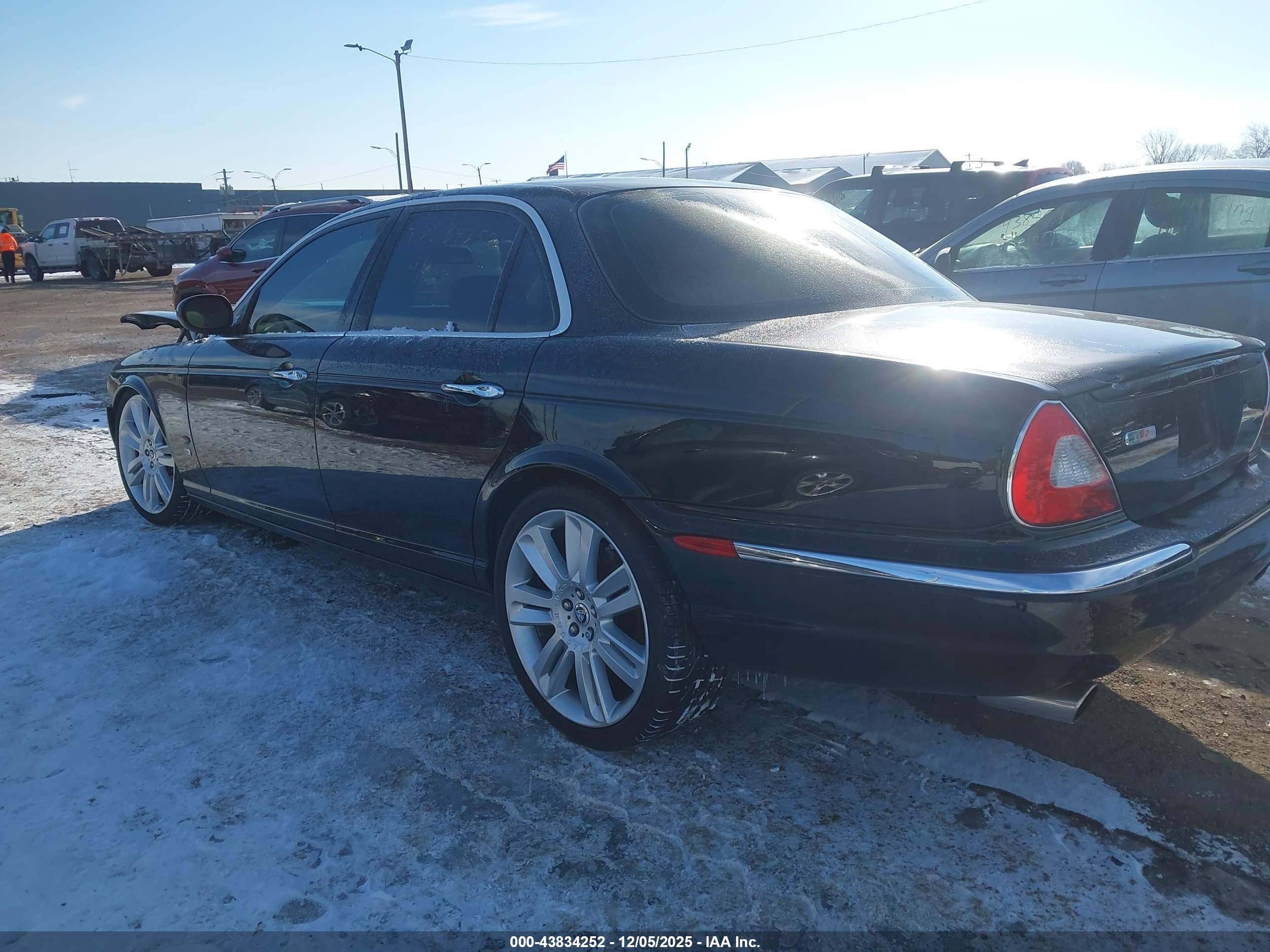 JAGUAR XJ image 3